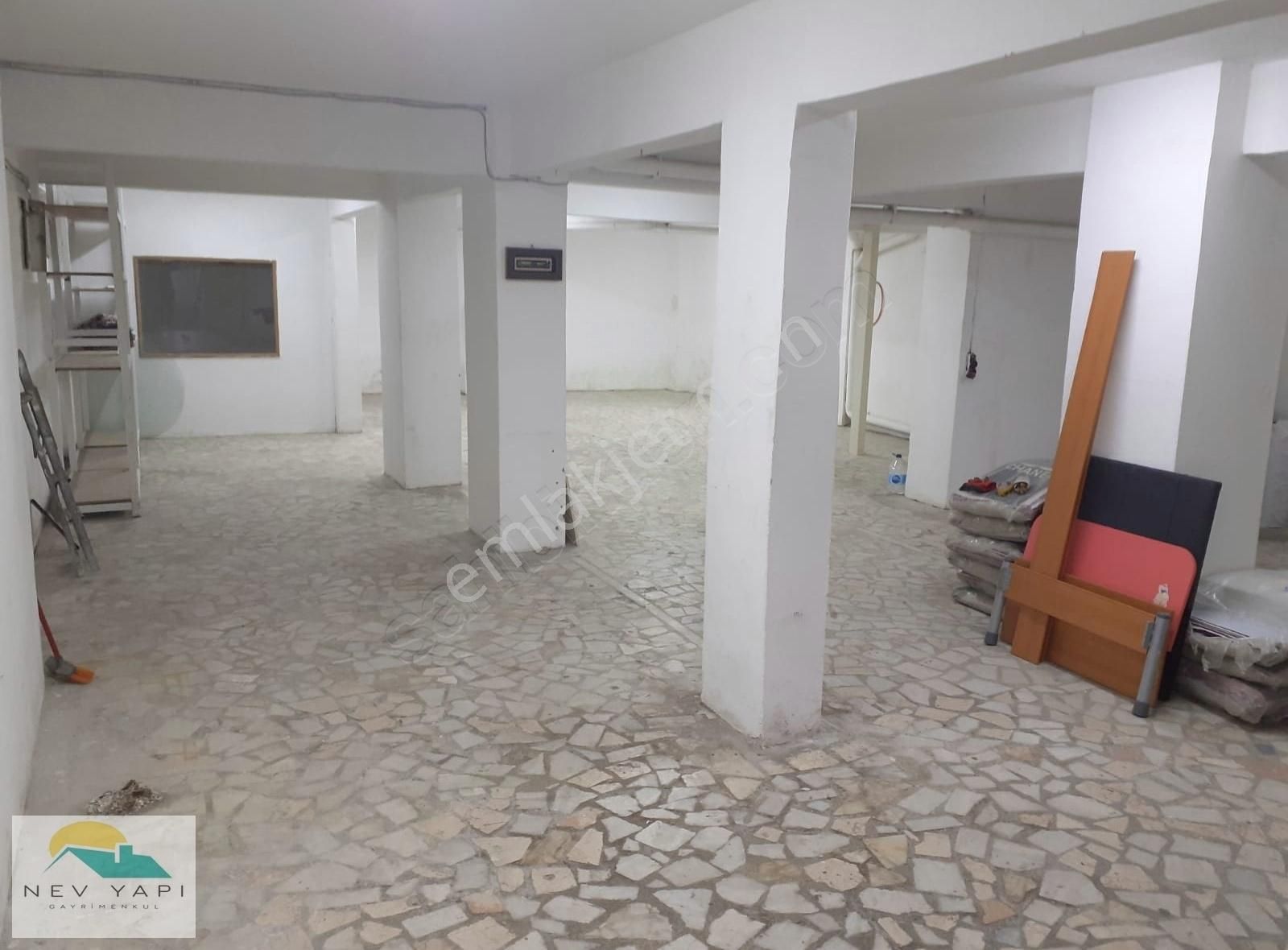 ** Nev Yapı Arsa Ofisinden Satılık 140 M2 Dükkan **