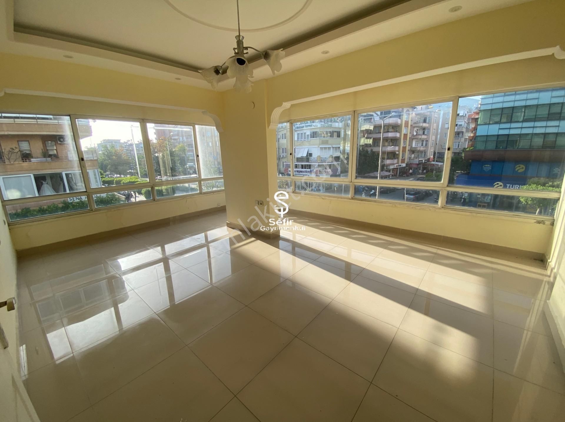 Alanya Şekerhane'de 2+1 Kiralık İşlek Cadde Üzerinde Ofis