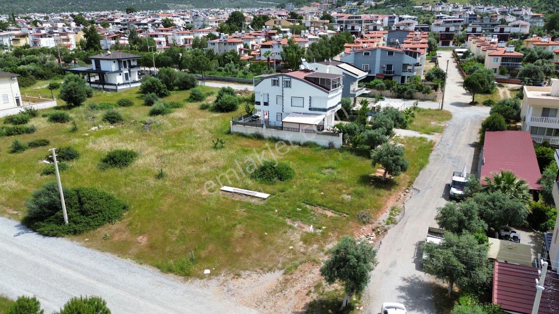Remax Zümrüt'ten Merkezi Konumlu 15/30 İmarlı Arsa