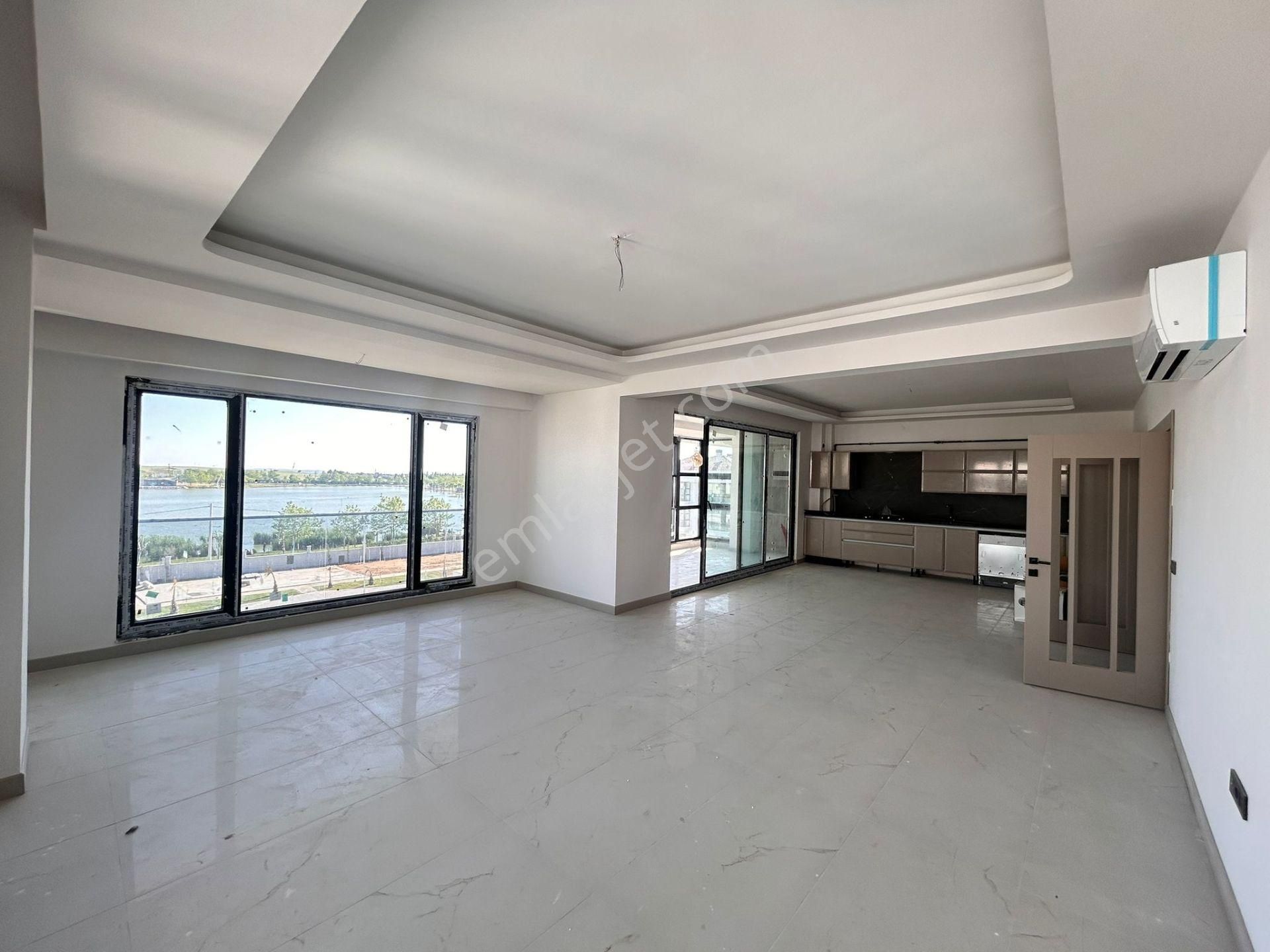 Önerlerde Lüx Site İçinde Satılık 3+1 Göl Manzaralı Daire