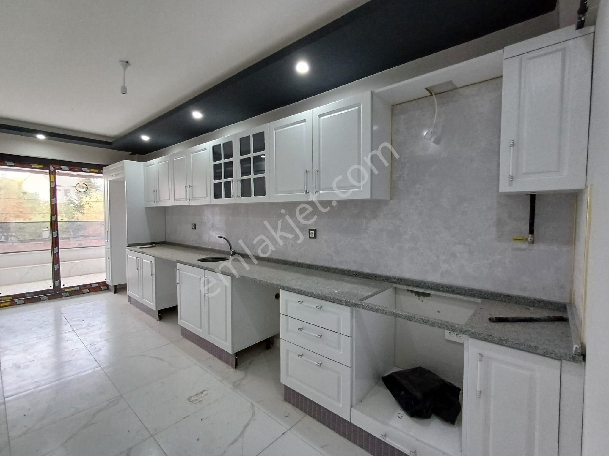 Recep Ümit Emlak'tan Gazi Yakup Satar Caddesi Yakını Satılık Sıfır Süper Lux 3+1 Daire