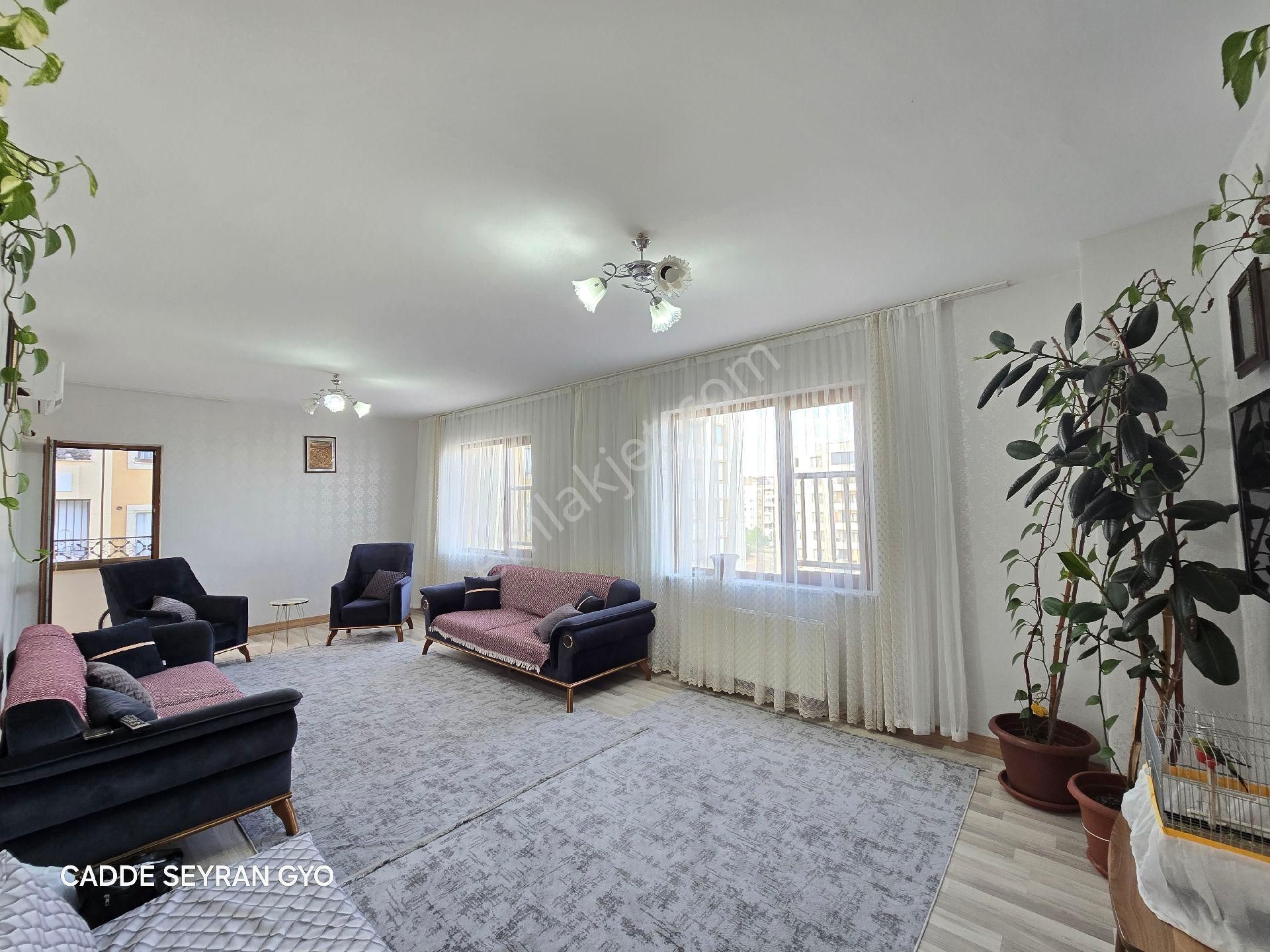 Cadde Seyran'dan Satılık 3+1 Arakat 145m2 Sarı Toki Tapulu