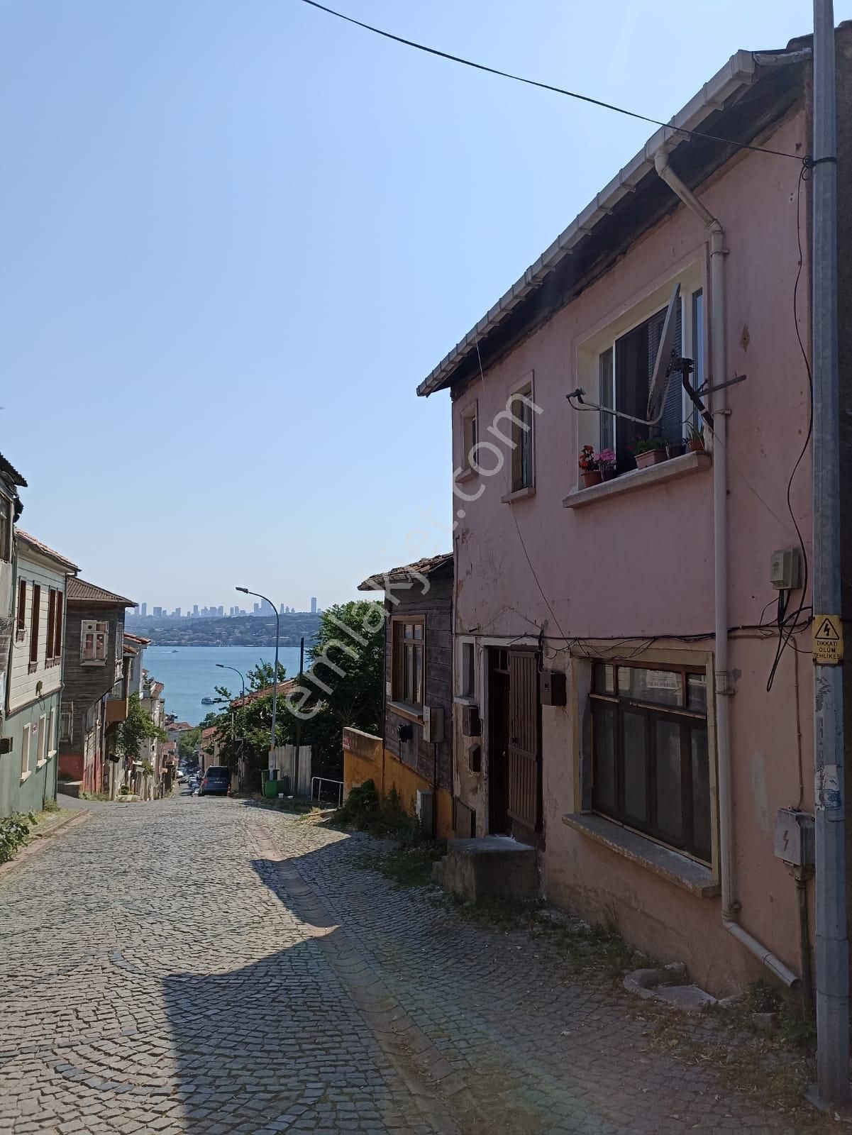 Beykoz Yalıköy De Muhteşem Manzaralı 3 Katlı Bahçeli Ev