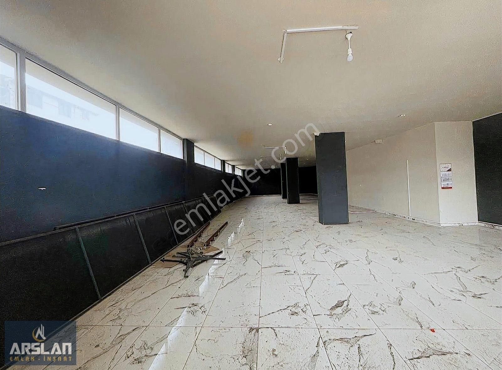 İnegöl Ertuğrulgazi Mah'de, 290m2,cadde'de Kiralık Büyük İş Yeri