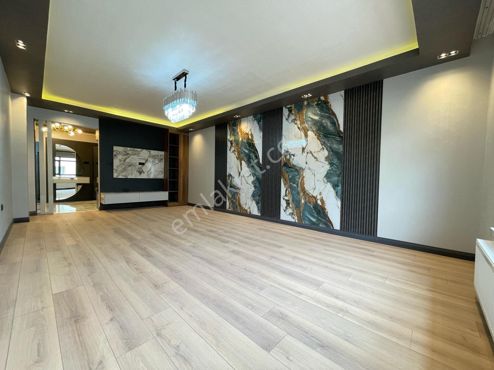 Kariyer'den Etlik'de Asansörlü Ultra Lux Çift Banyolu 3+1 Daire