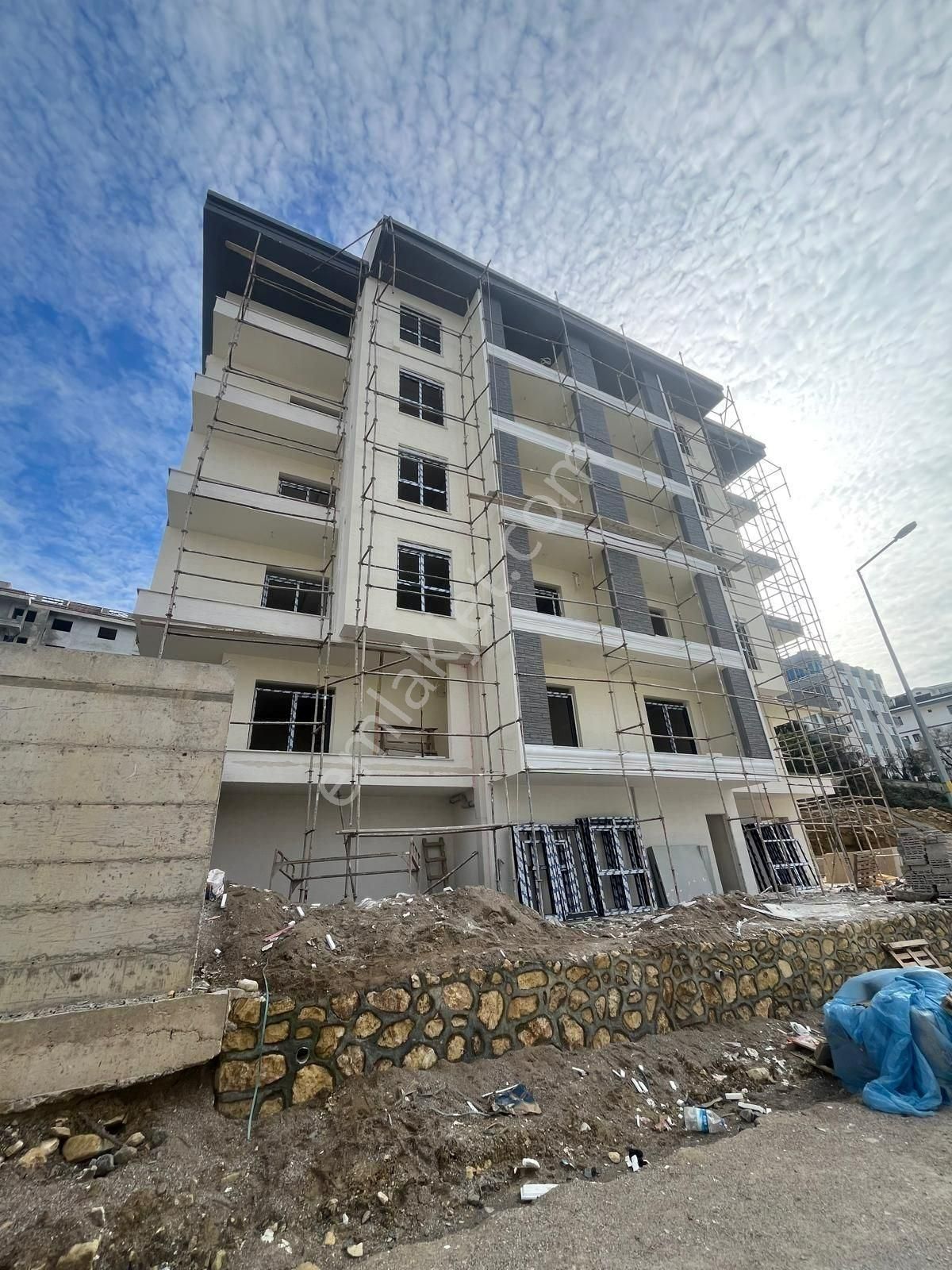 Avsallar Merkez’de Deniz Ve Doğa Manzaralı 1+1 Satılık Daire!