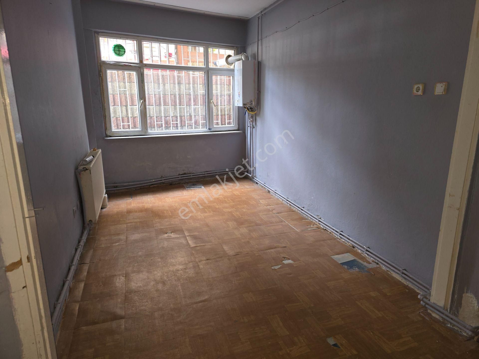 Deluxe 26 ' Dan Fıstıkağacı Işıklarda Giriş Kat 2+1 80 M2 Daire