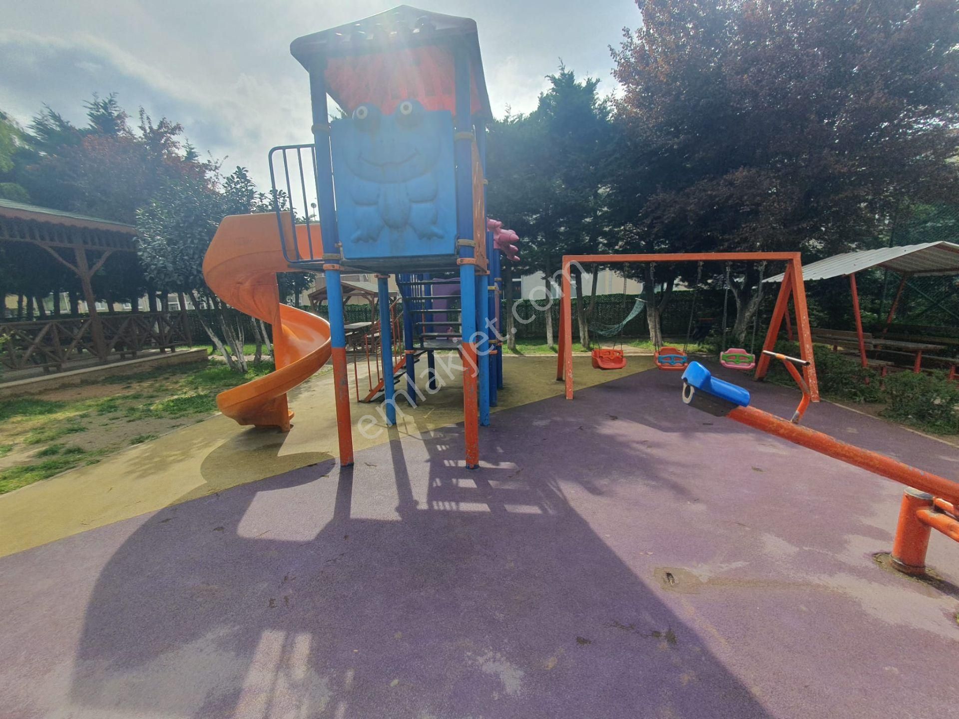 Armax't Sultangazi Mah Satılık 2+1 Daire 1.kat Kutlupark Sitesi
