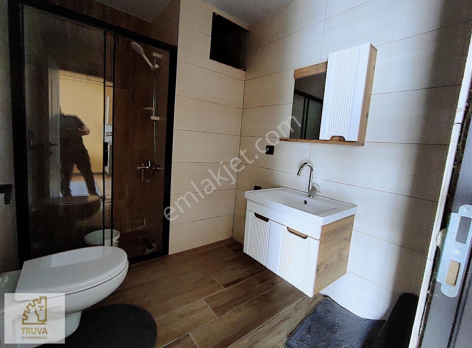Truva//uğur'dan Caddeye Cephe Ara Kat ,eşyalı 1+1 Daire
