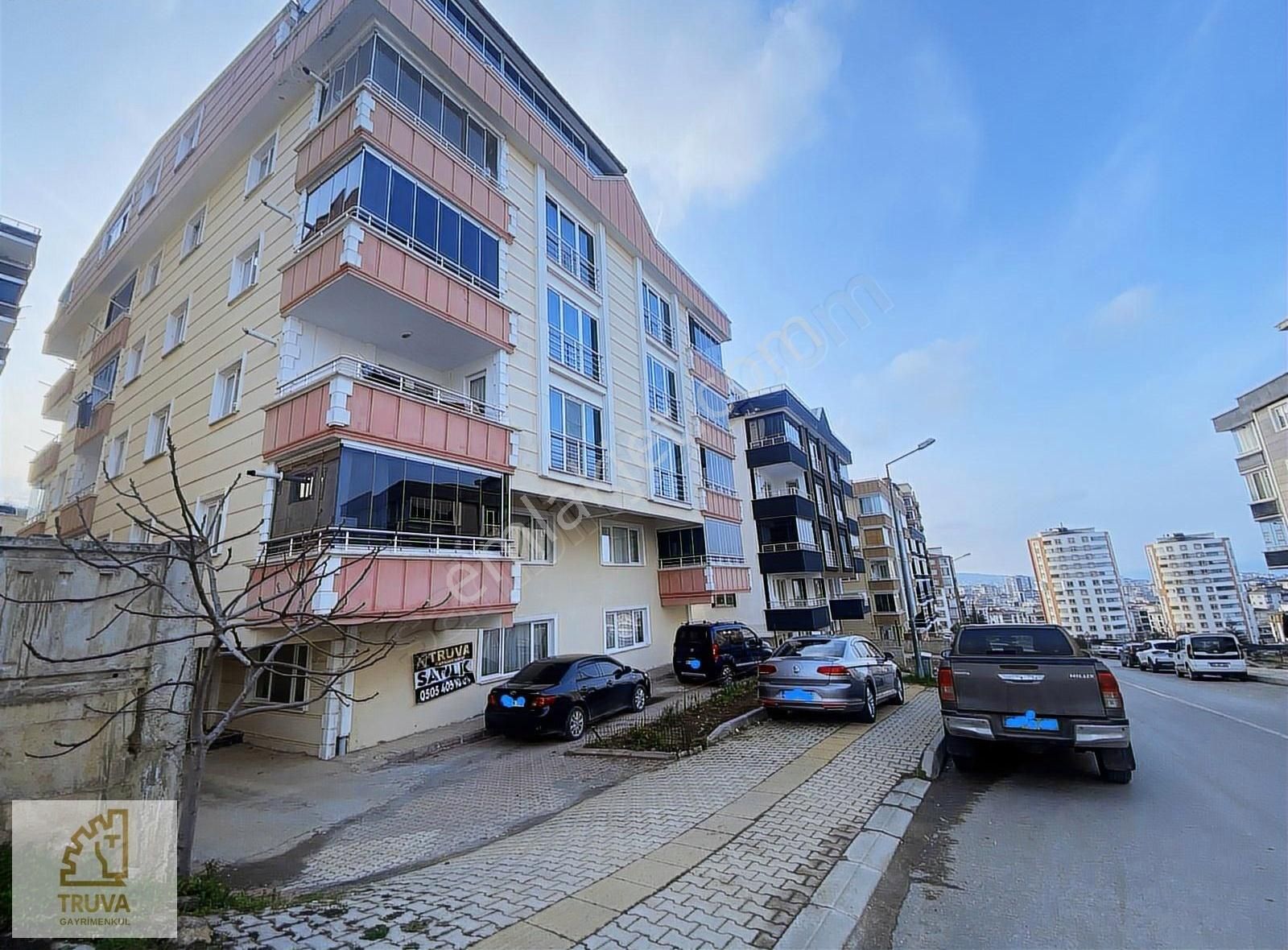 Truva'dan İstiklal Mahallesinde Deniz Gören 2+1 Satılık Daire