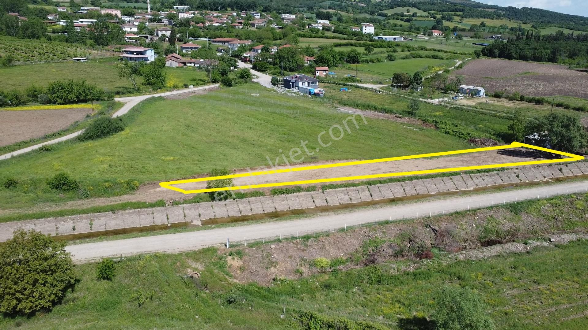 1.460 M2 Dümdüz Köy Ve Kanal Dibi Hobi Bahçesi