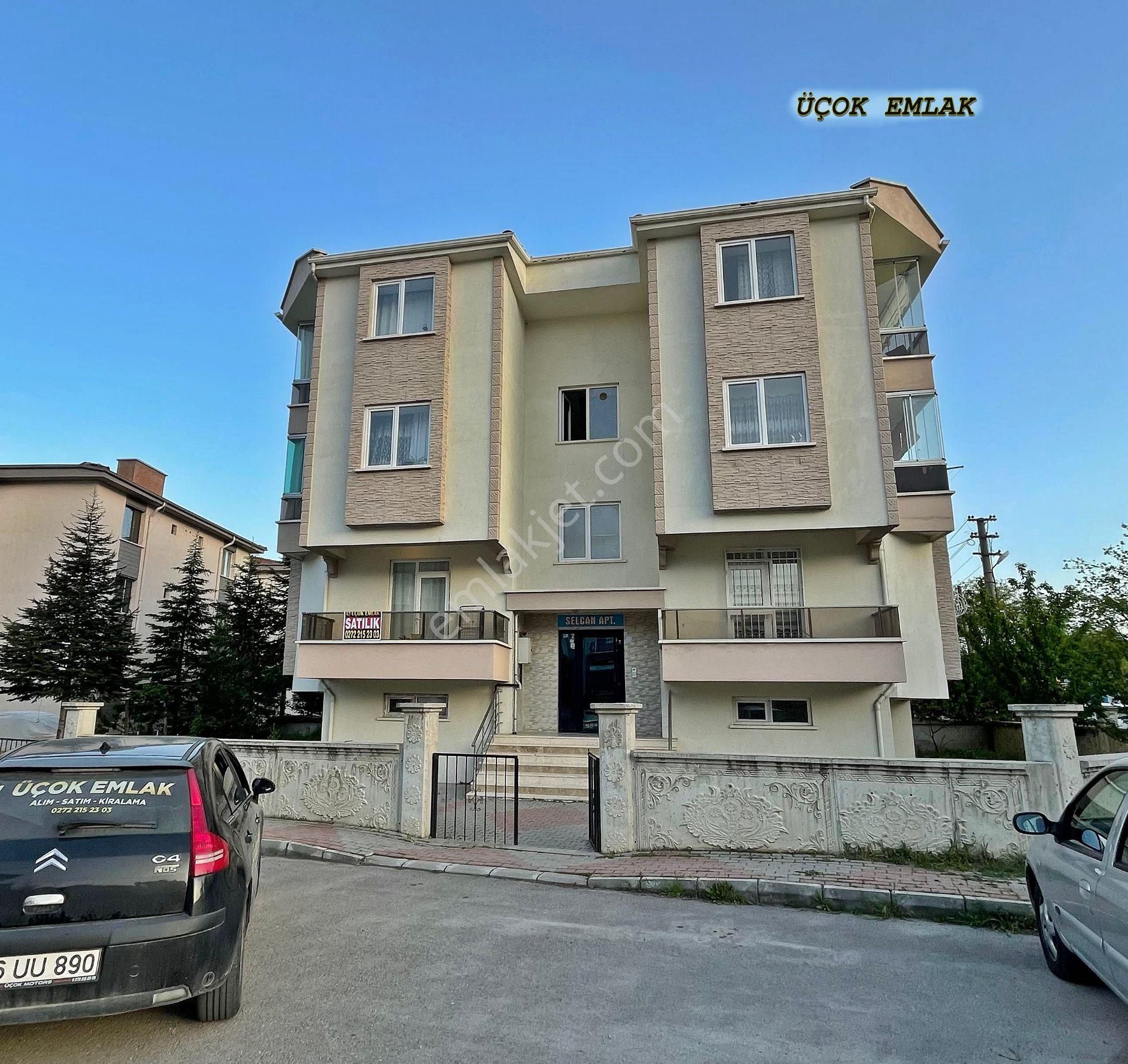 Afyon Üçok Emlaktan Kanlıca Mah Satılık Temiz Bakımlı Daire