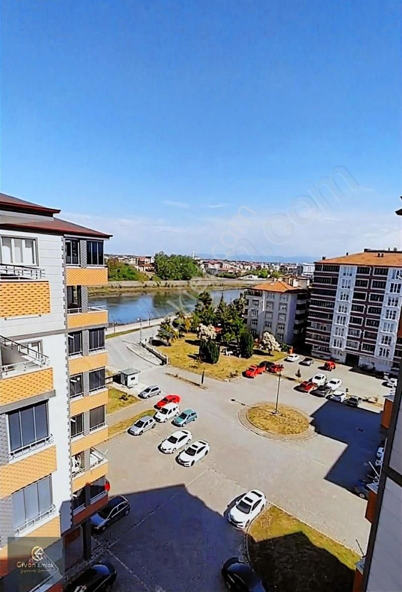 Çarşambanın İnci Yerinde Satılık Geniş 3+1 Daire
