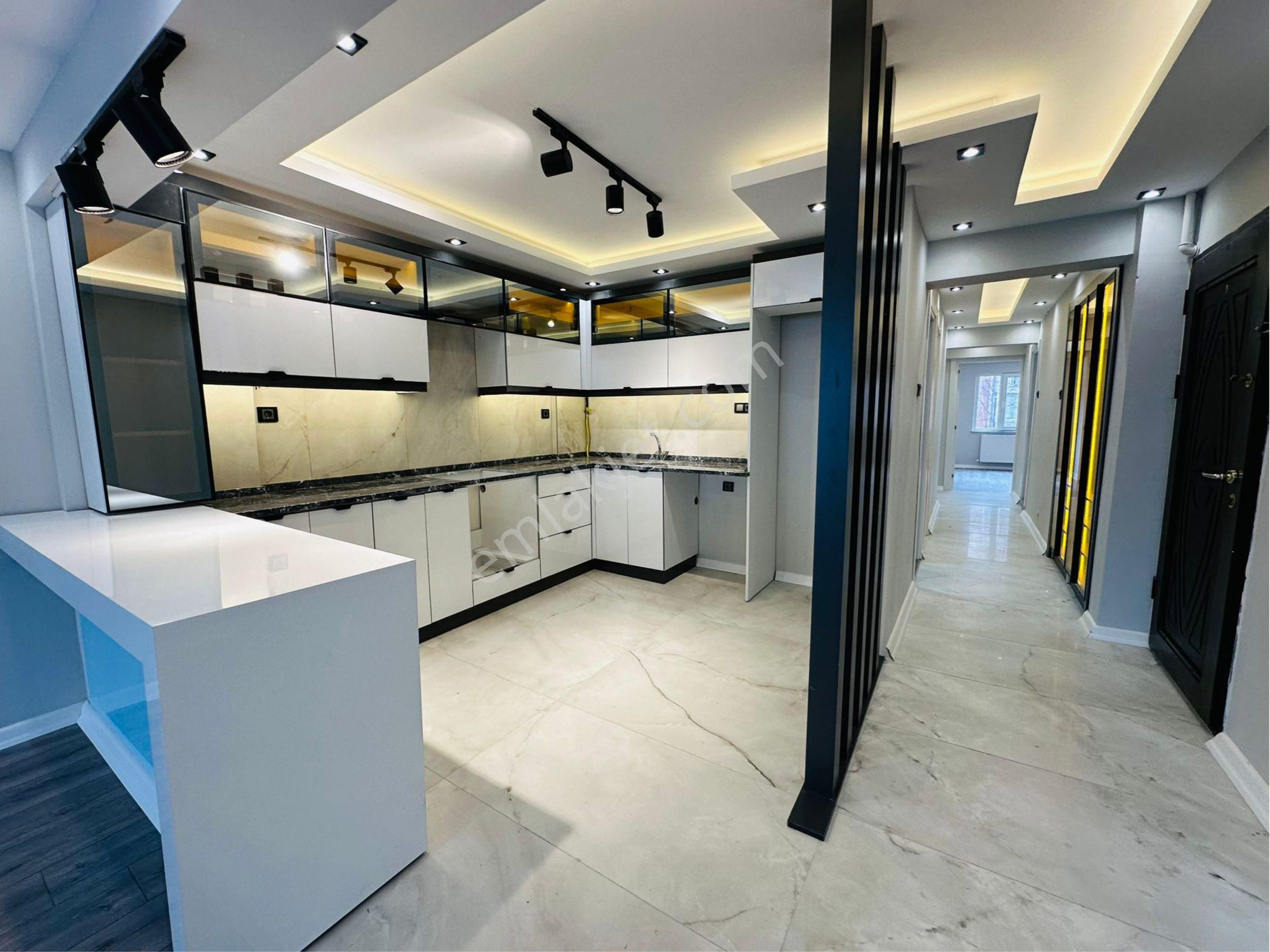 Cadde Üzeri 3+1 Asansörlü Ultra Lüx Daire
