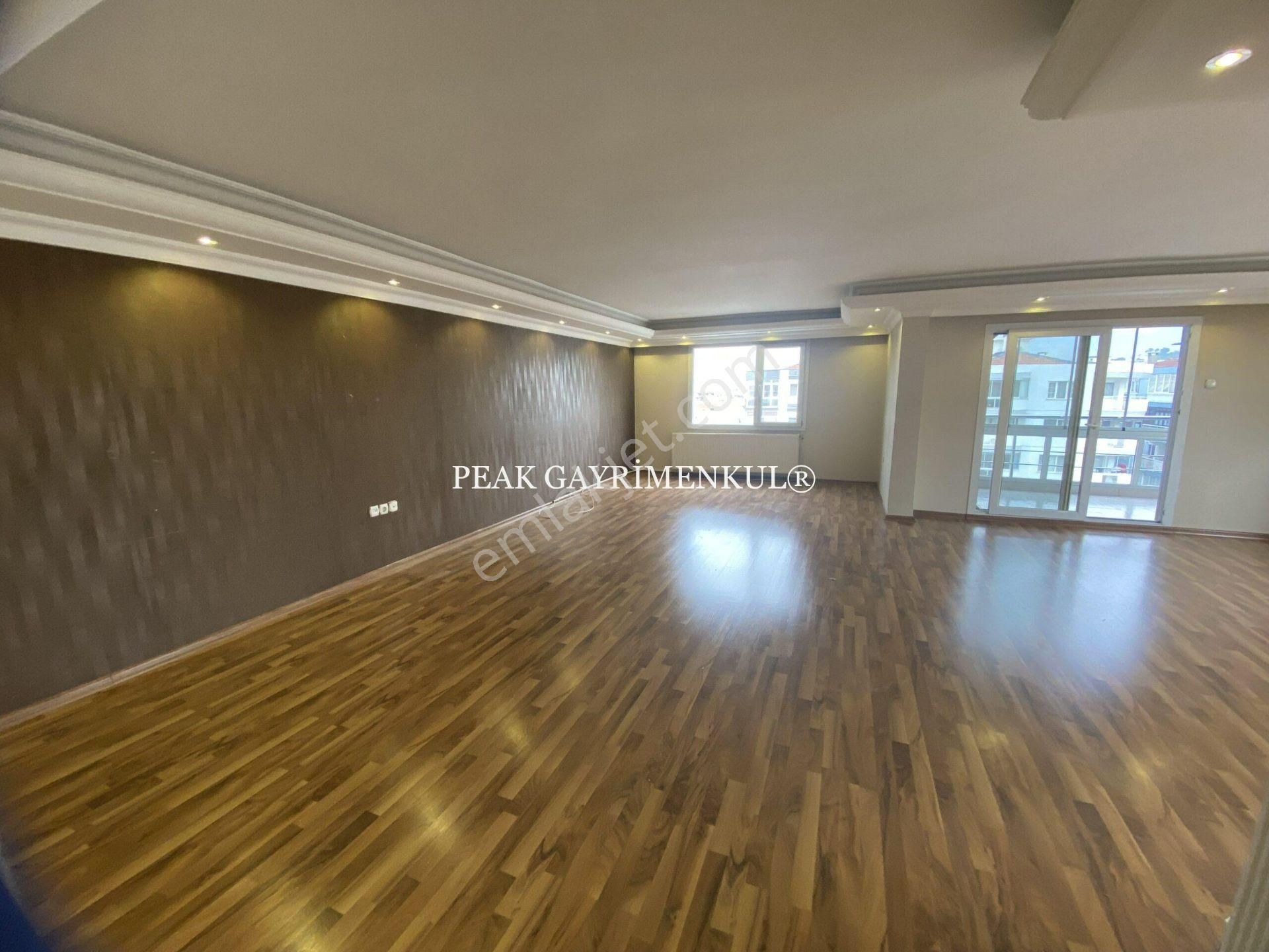 Karşıyaka Atatürk Bulvarında 220 M2 Kiralık 4+1 Daire