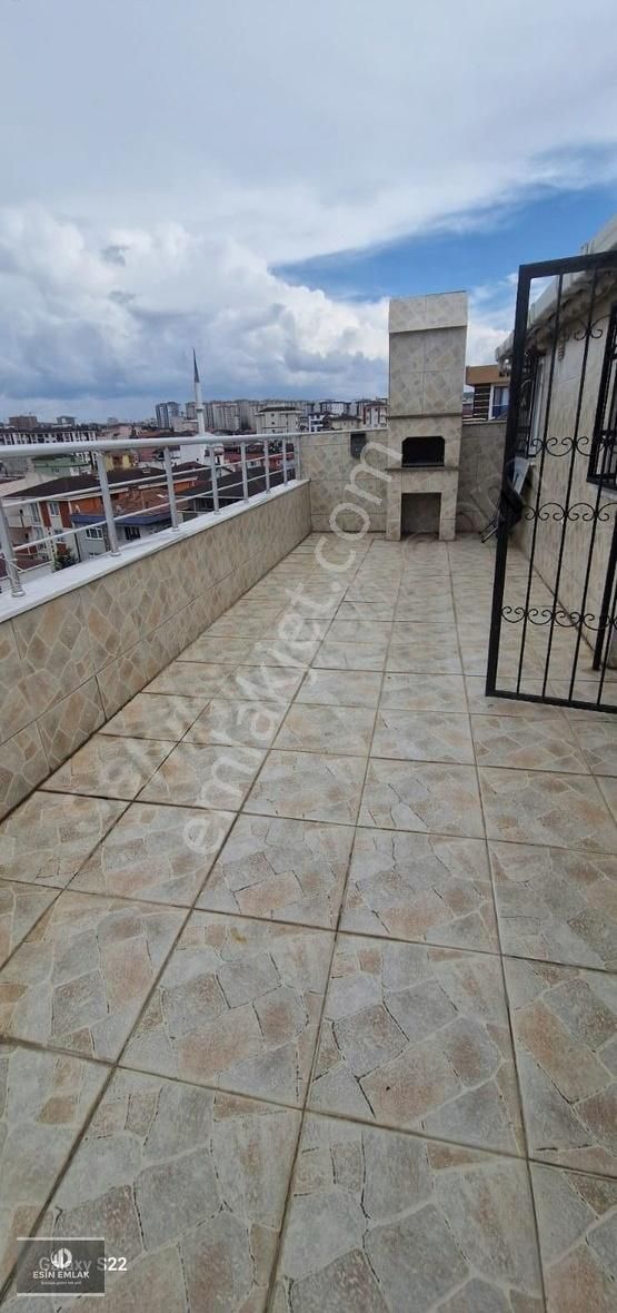 Pendik Ahmet Yesevi De Geniş 4+2 Dubleks Daire Caddeye Yakın