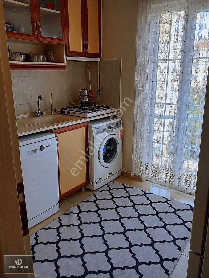 Güzelyalı Mah Ferah Balkonlu Temiz Ayrı Wc'li 2+1 Satılık Daire