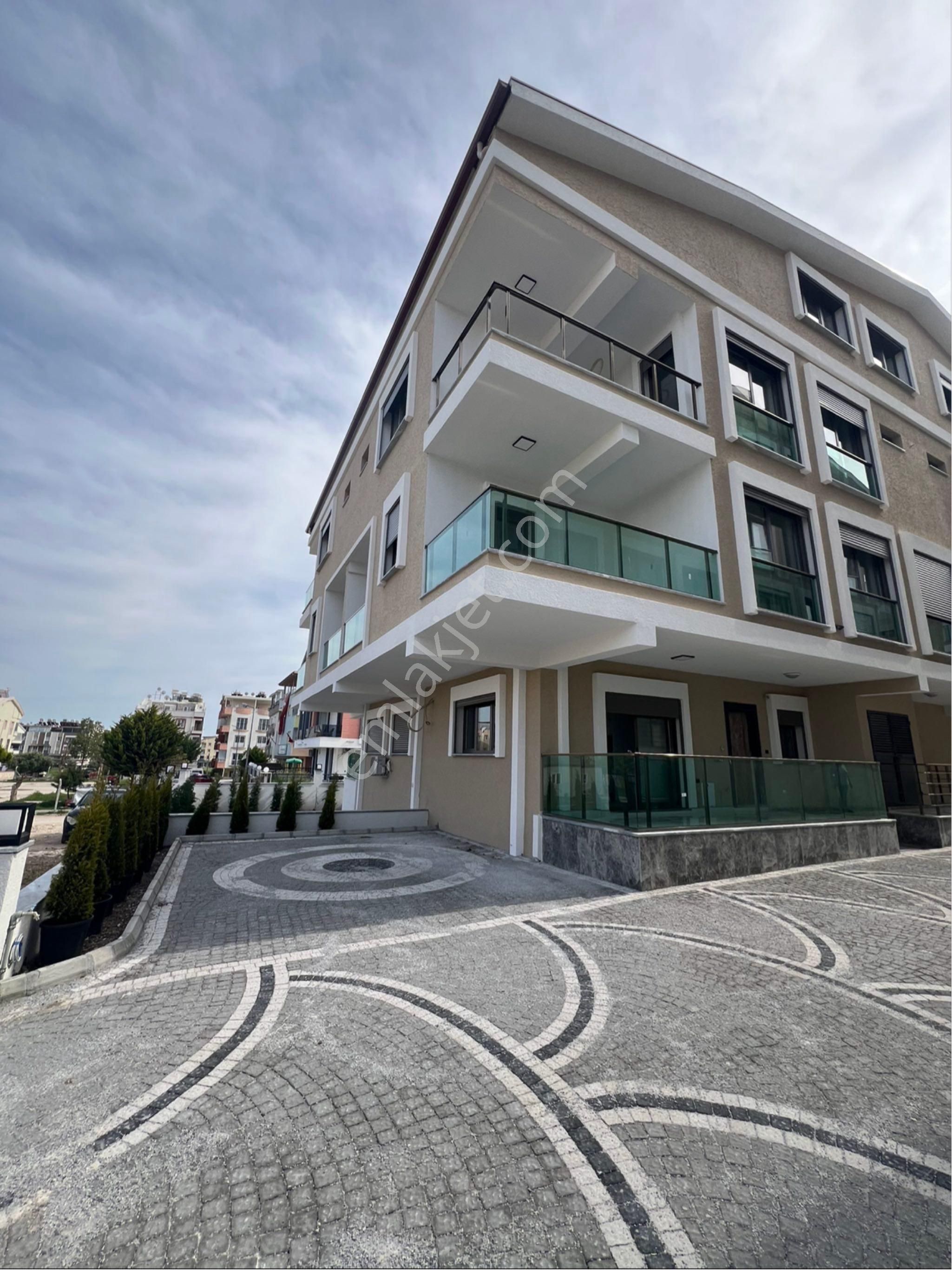 Didim Efeler Mah Site İçerisinde Müstakil Yüksek Girişli 1+1