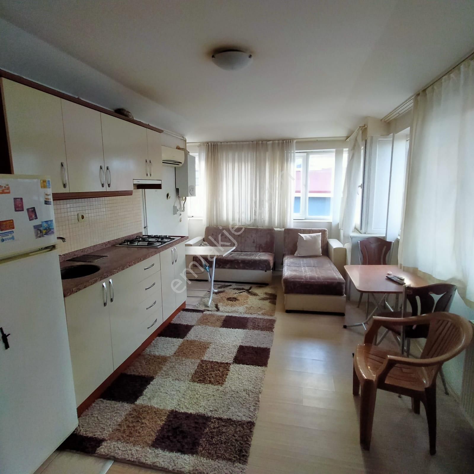 Ender Uysal Gayrimenkulden Kampüste 1+1 Eşyalı Çatıkatı..
