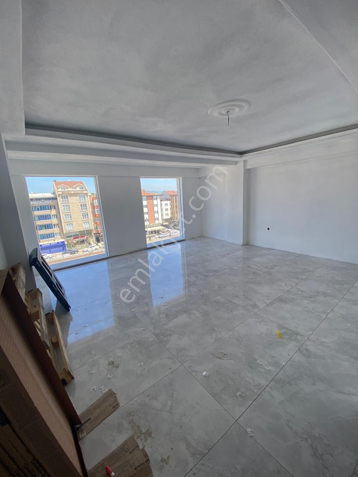 Detay Emlaktan 600 Evler Mahallesinde Cadde Üzerinde 4+1 Satılık 0 Daire