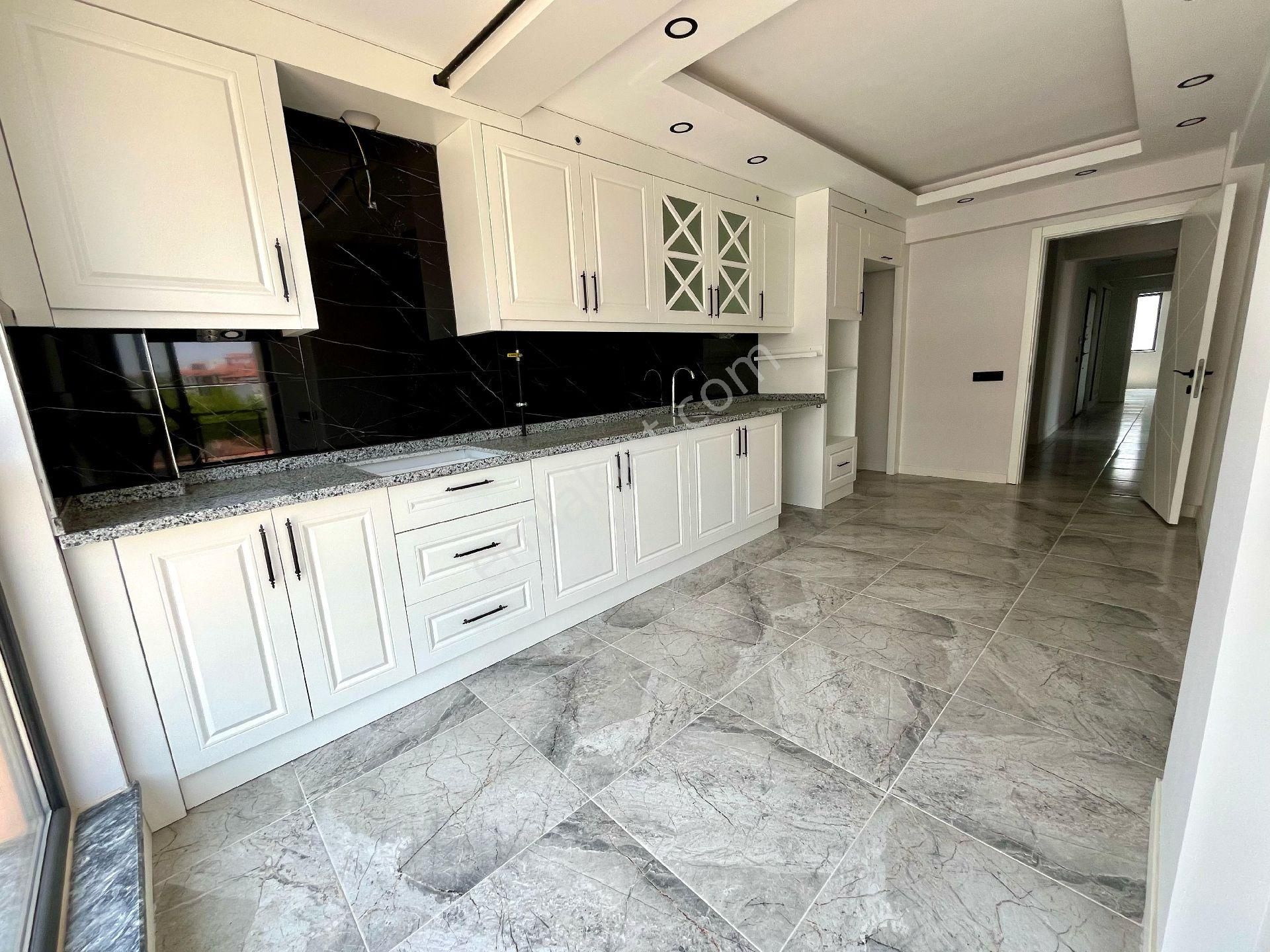 Karahasanlı'da Nalan Kaynak Yakını 160m² 3+1 Sıfır Asansörlü Arakat Fırsat Daire