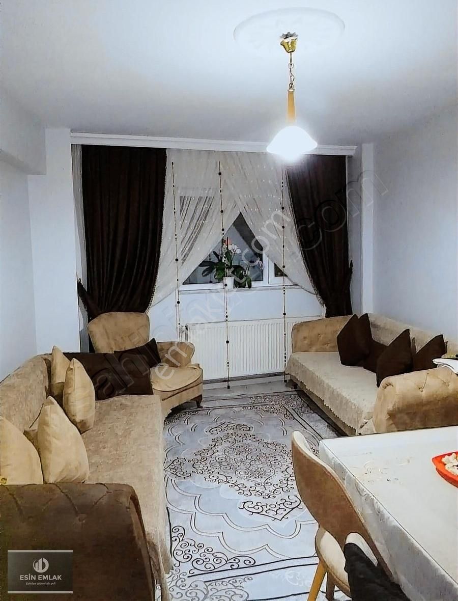 Esenler Mah'de Ferah Temiz Rahat Geniş 2,5+1 Daire