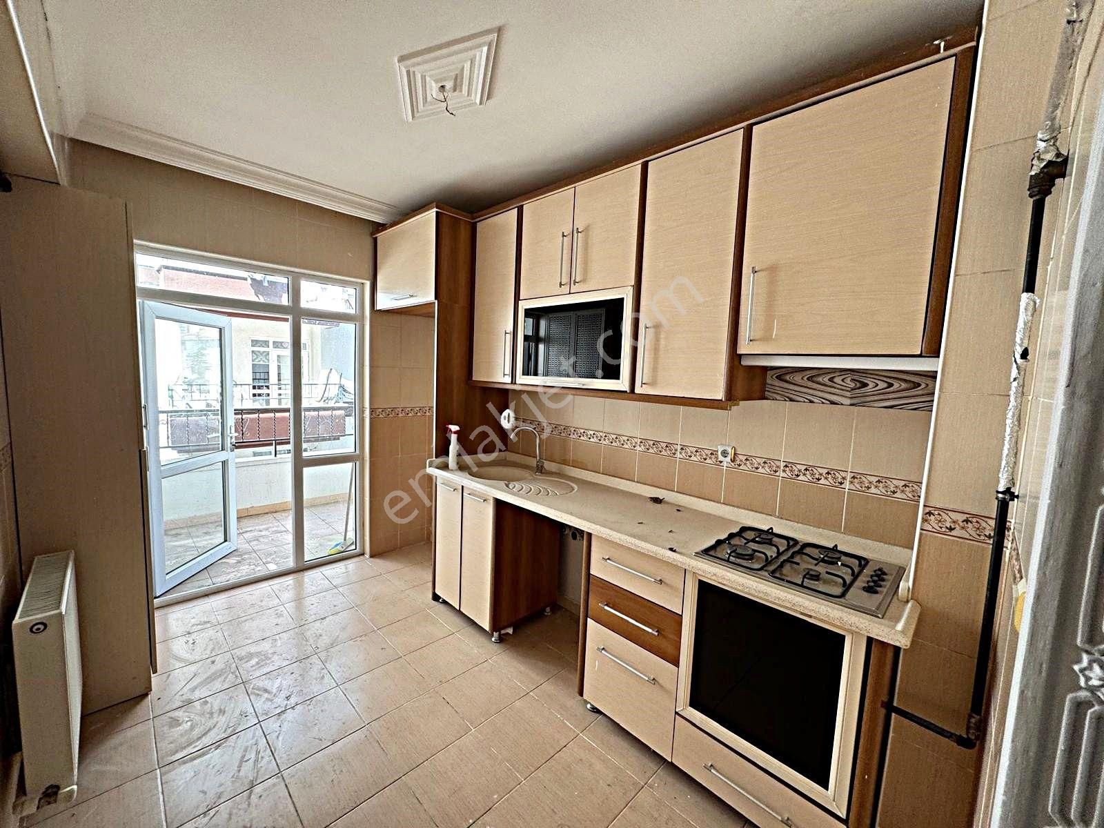 Pınarbaşı Mah. Yaşar Kemal Caddesi Üzeri 3+1 Asansörlü Ara Katta Yapılı Satılık Daire
