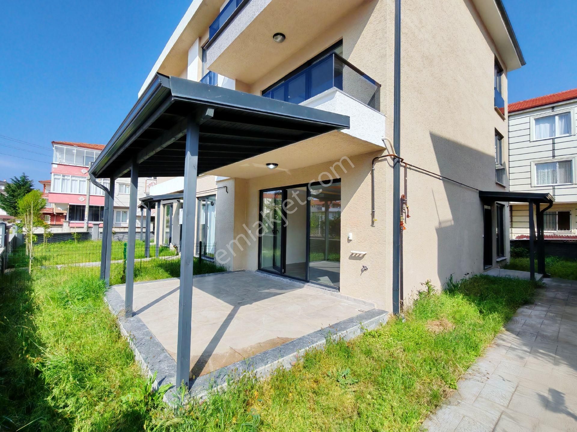 Fırsat Villa! Harika Bir Konumda 4+1 Bahçe Kullanımlı Verandalı Çift Balkonlu Ayrı Mutfak
