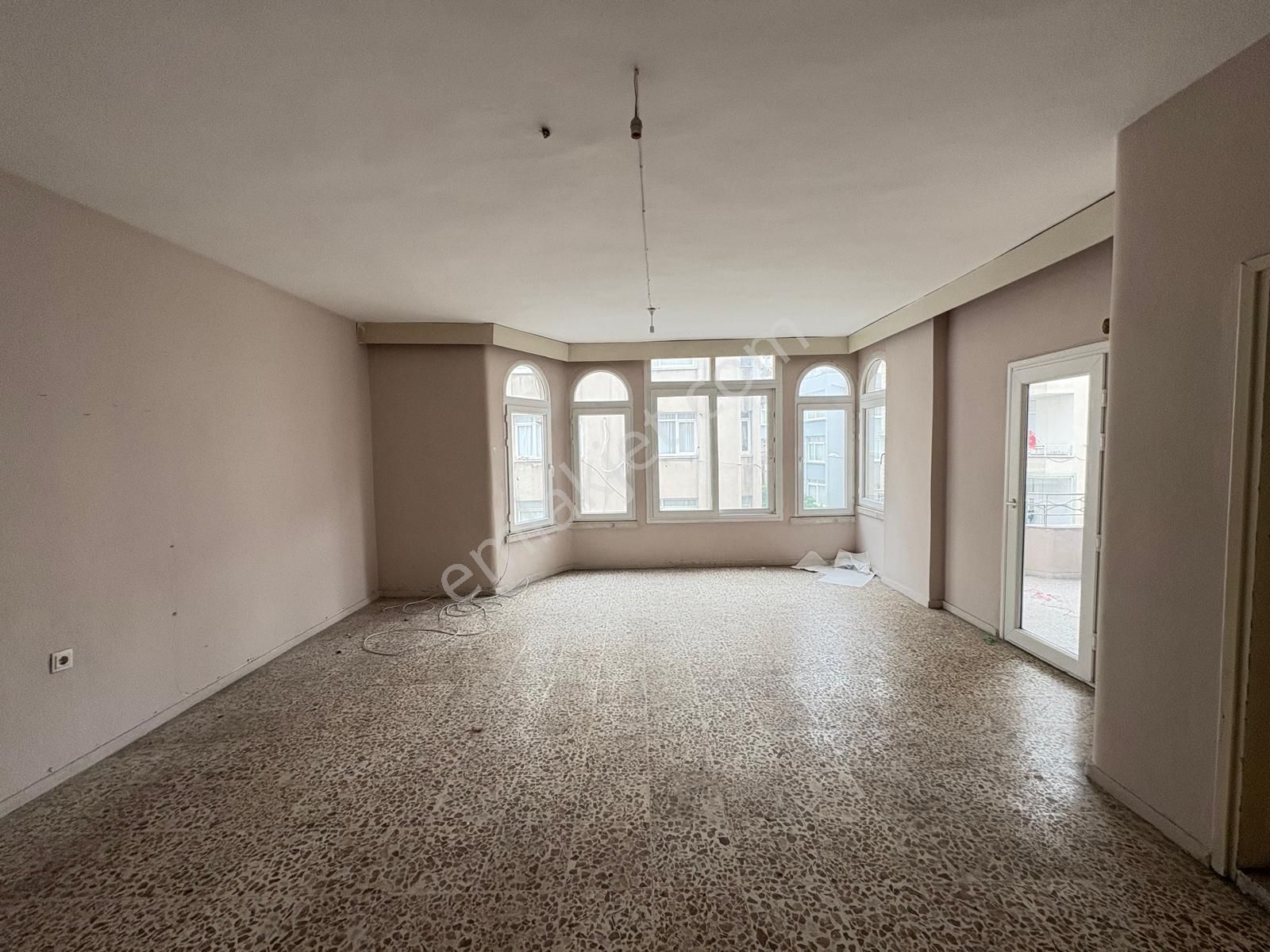 Prestij'den Kiremithane'de Asansörlü Geniş Oturumlu 3+1 Daire