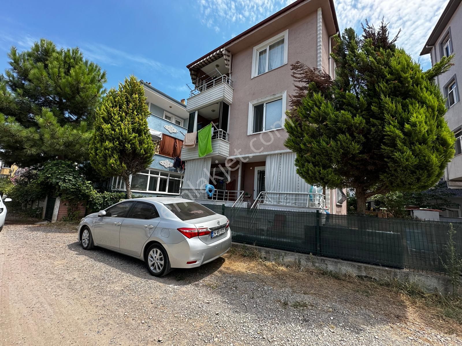 İg İnşaattan Sahile Yürüyüş Mesafesinde Geniş Bahçe Kullanımlı Kombi-petekli 2+1 Daire