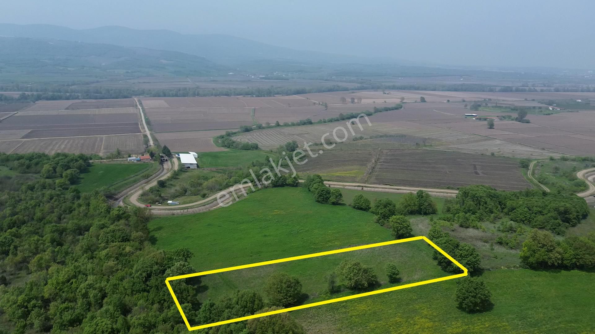 3.600 M2 Gönen Tırnova'da Ana Kanala Ve Köye Yakın Dümdüz Ekilir Biçilir Tarla