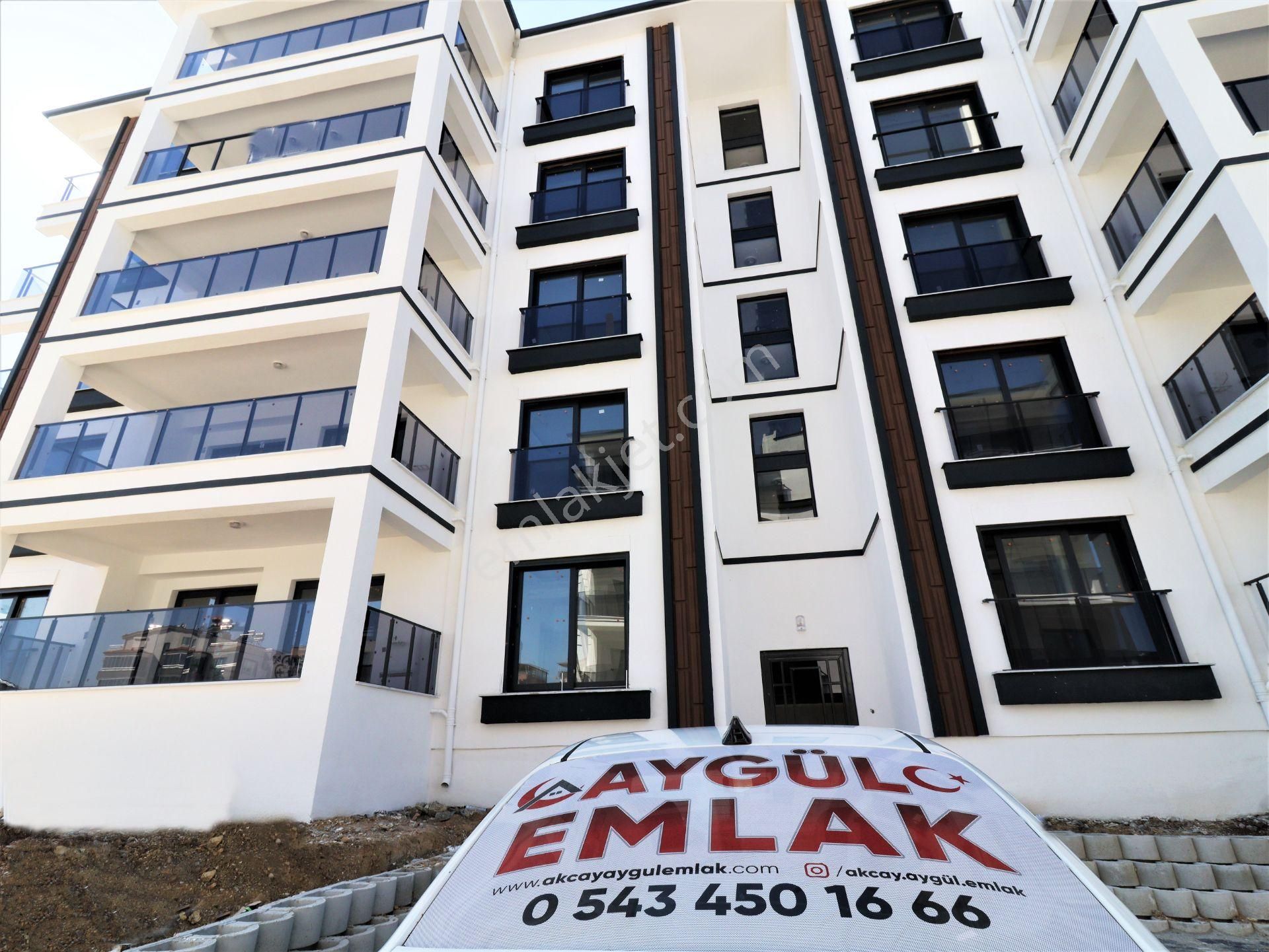 Aygül'den Burhaniye'de Site İçi Havuzlu Ayrı Mutfak Ebeveyn Banyolu Geniş Balkonlu 3+1 Satılık Daire