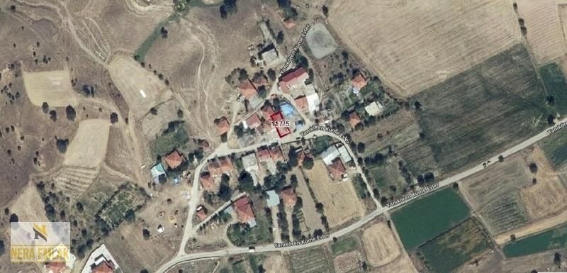 İlçe Yakını Yola Cephe Tek Tapu 219 M2 Müstakil Parsel Köy Evi