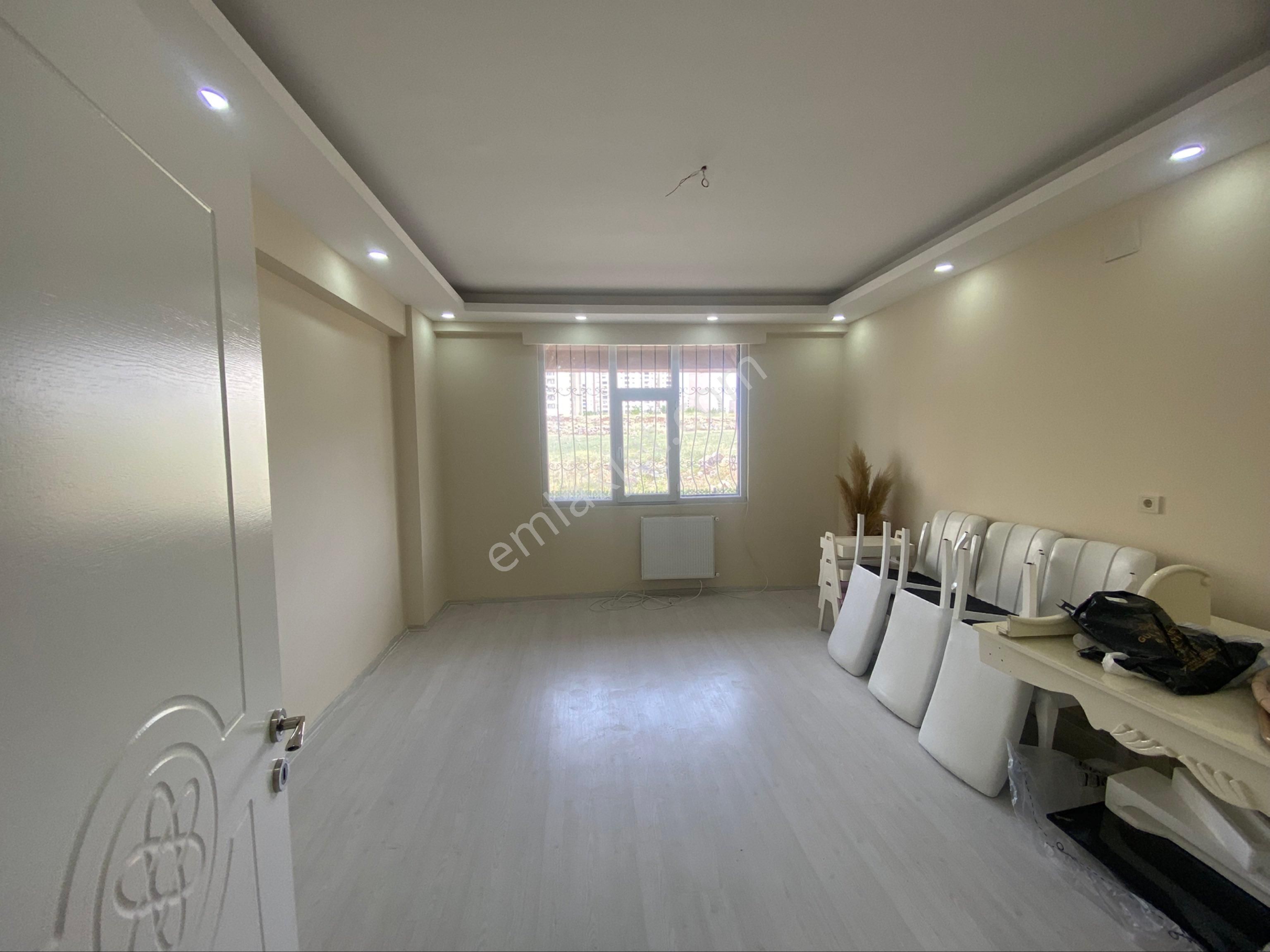 Cadde 17 Emlaktan Satılık 2+1 Uygun Daire