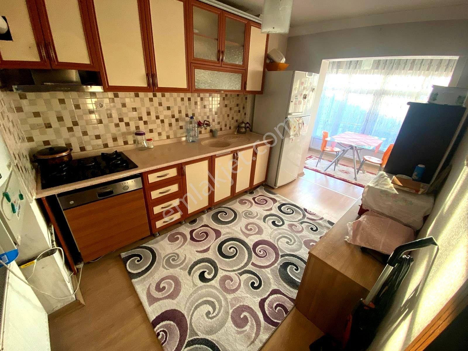 Plevne Mah.de 3+1 Eşyalı Katta Merkezi Konumda Eşyalı Kiralık
