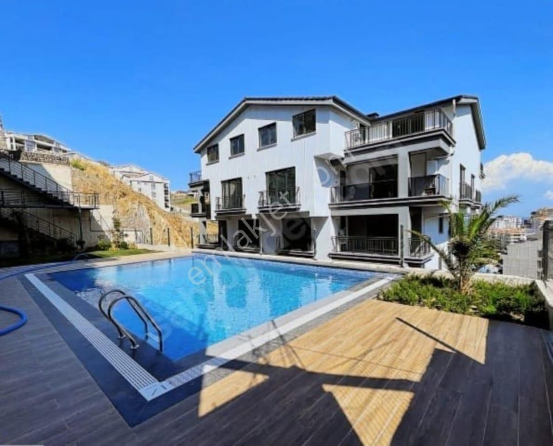 Mudanya Halitpaşa Deniz Manzaralı Havuzlu Satılık 3+1 Daire