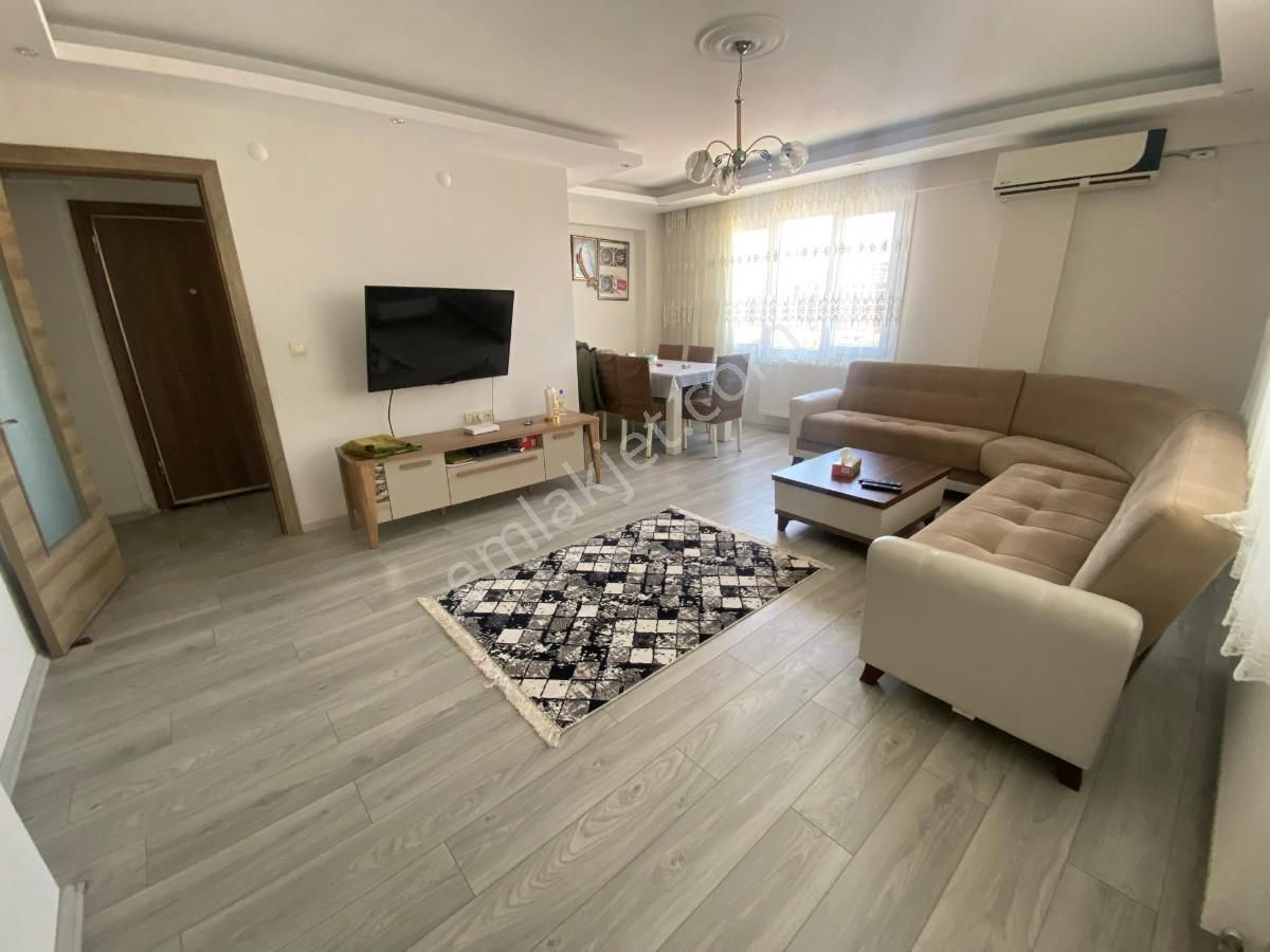 Örnekköyde Cadde Üstü Satılık Geniş 5+1 Dubleks Daire