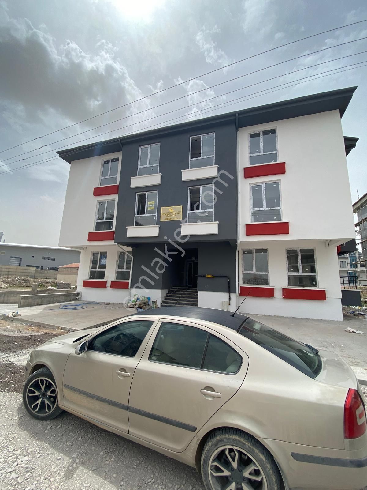 Taşpınar Gayrimenkul'den Satılık Üniversite Bölgesinde 1+1 Daire Eşyasız Balkonsuz Hazır Bitik