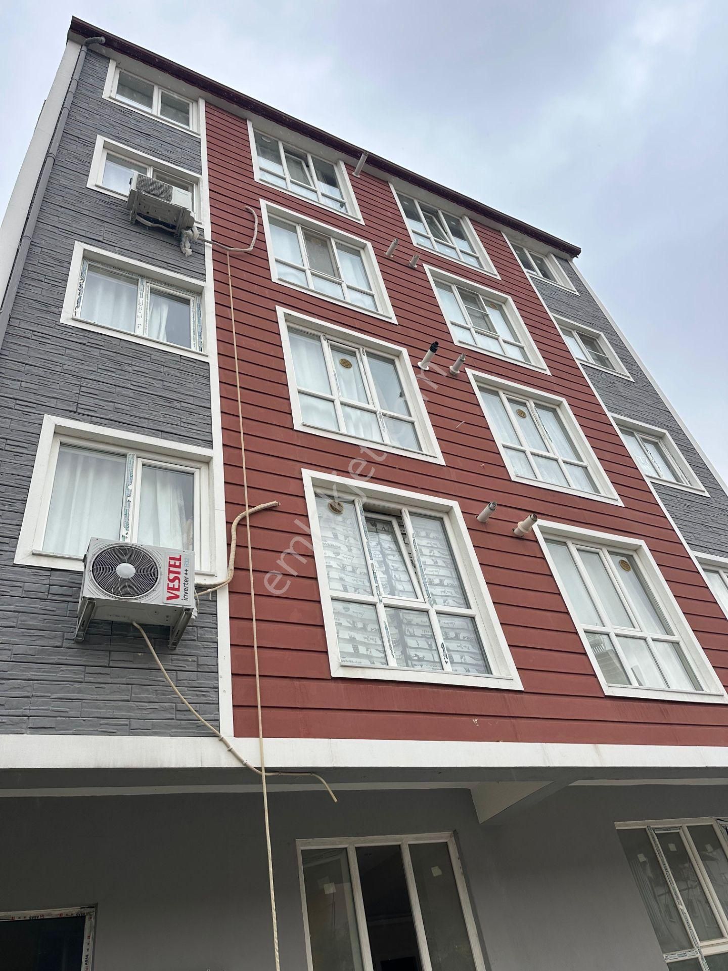 Gürlesin'de Sarayköy Turan Mahallesi 2+1 Eşyasız Arakat Apart