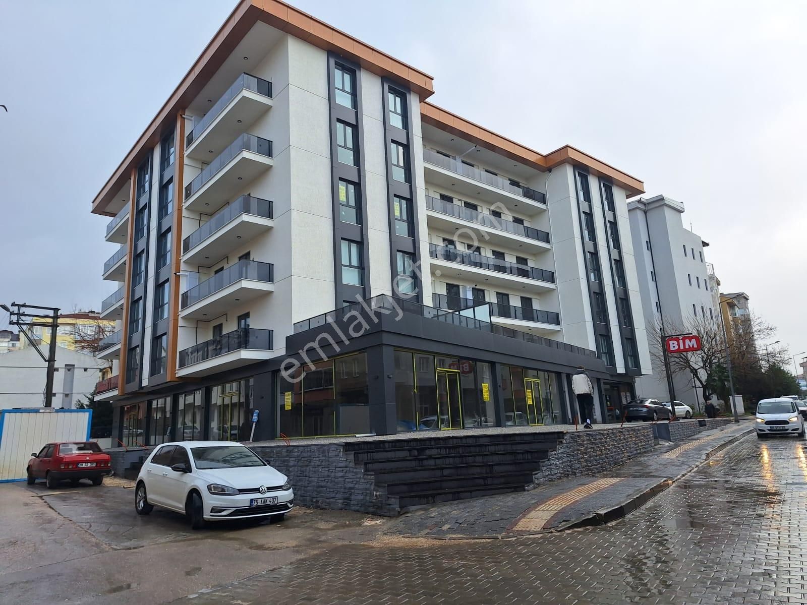 Esen'den Konakda Kurumsallar İçin Uygun Kiralık Dükkan&mağaza