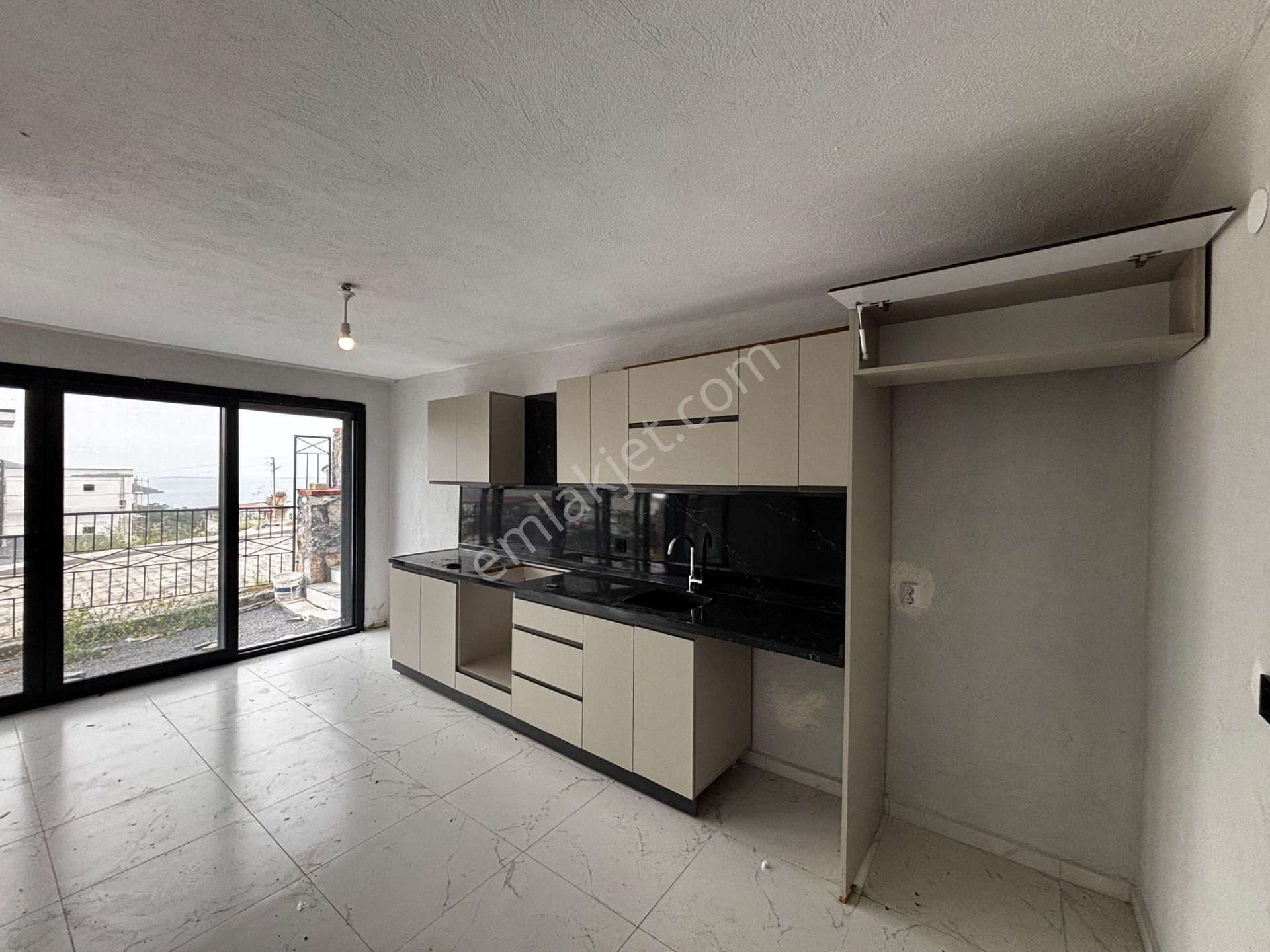 Remax Zümrüt'ten Sürekli Kiralık 2+1 Eşyasız Daire