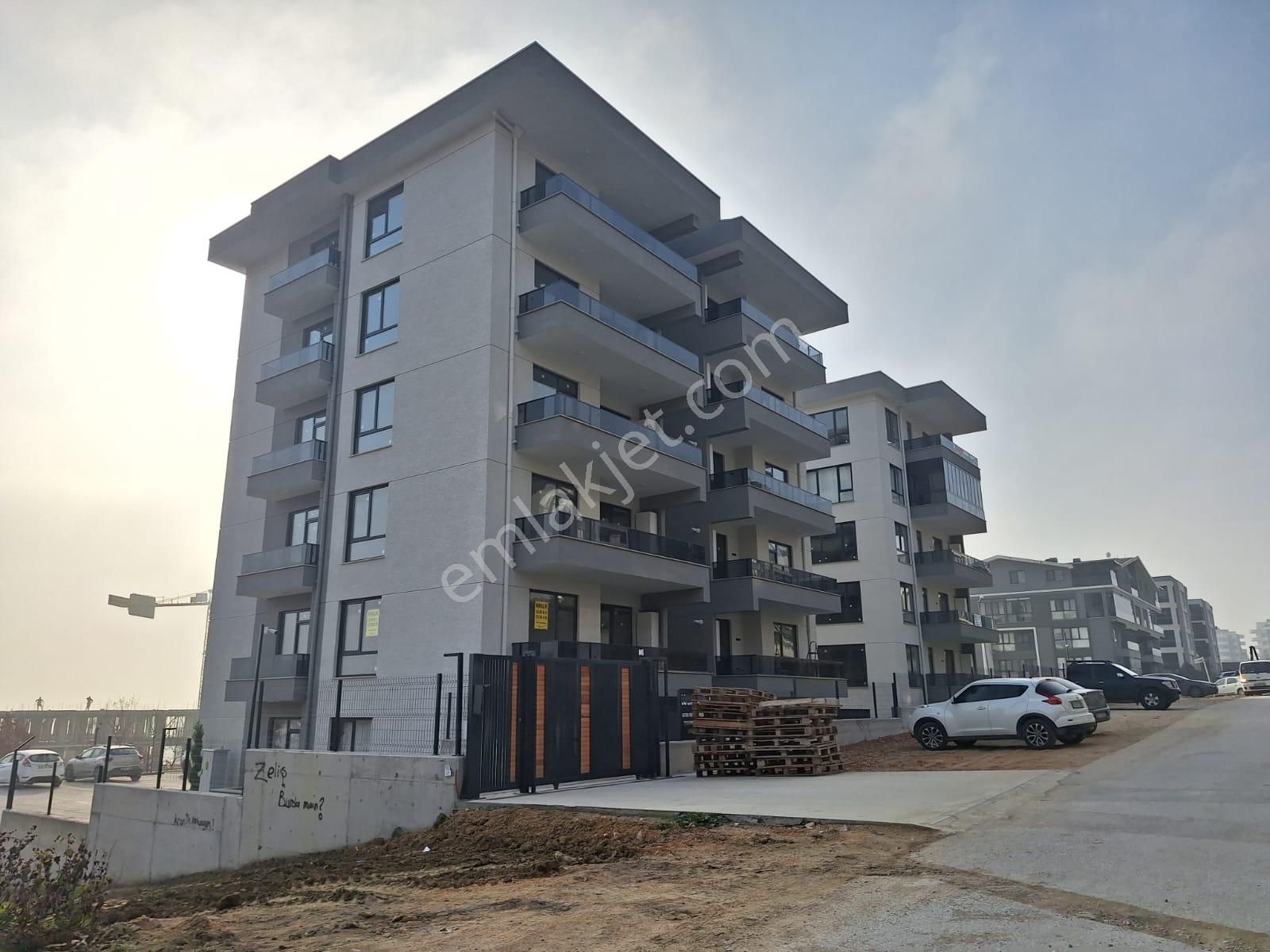 Esen'den Kayapa & Zafer'de Site İçi Arakat Kiralık Sıfır Daire