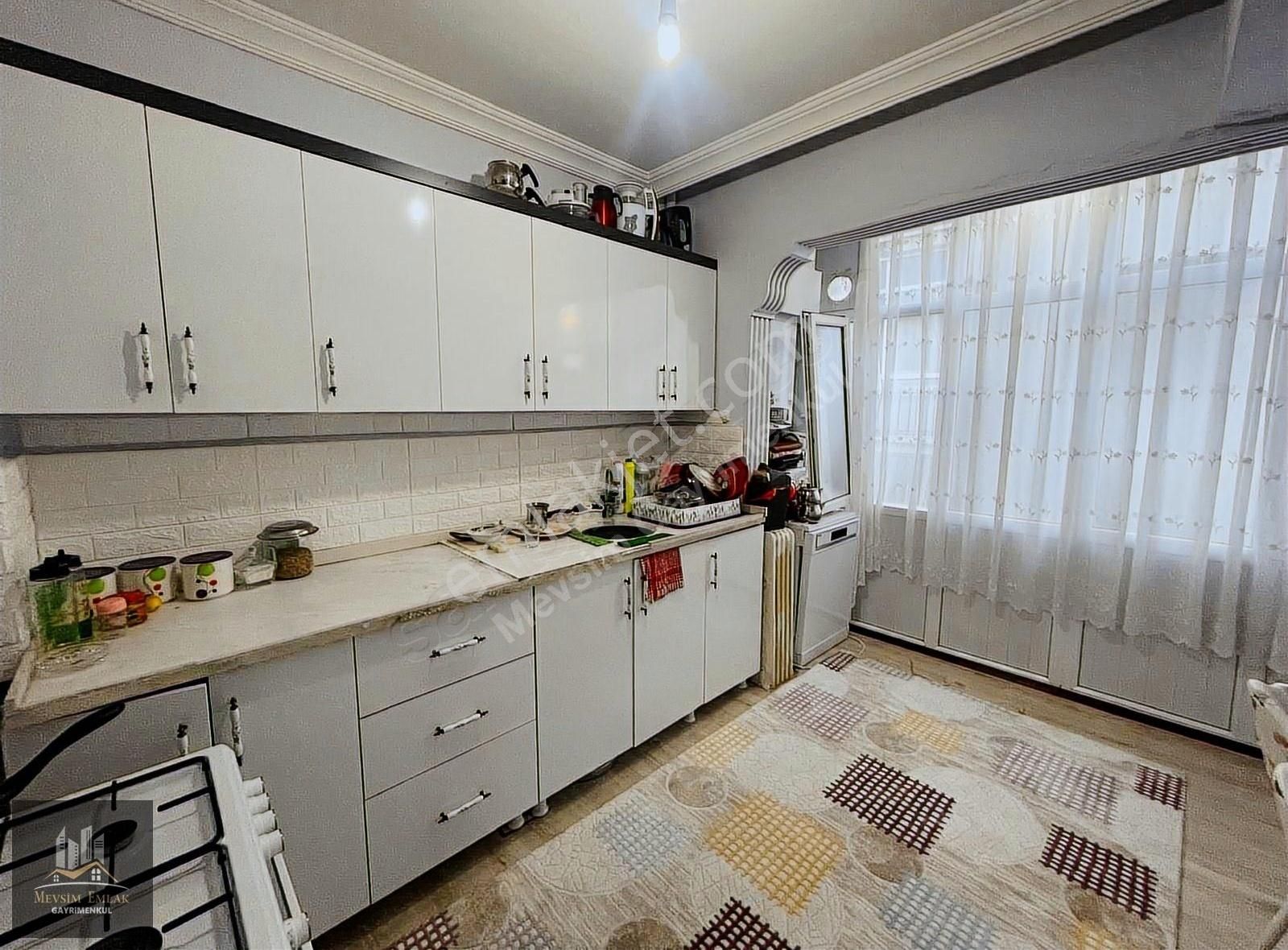 Mevsim Gayrimenkul'den Rızaiye Mahallesinde Satılık 3+1 Daire