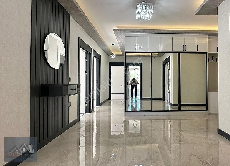 Karakuş'tan █ Lüks Site'de, K.garajlı Şık Yapılı Sıfır 190m² 4+1