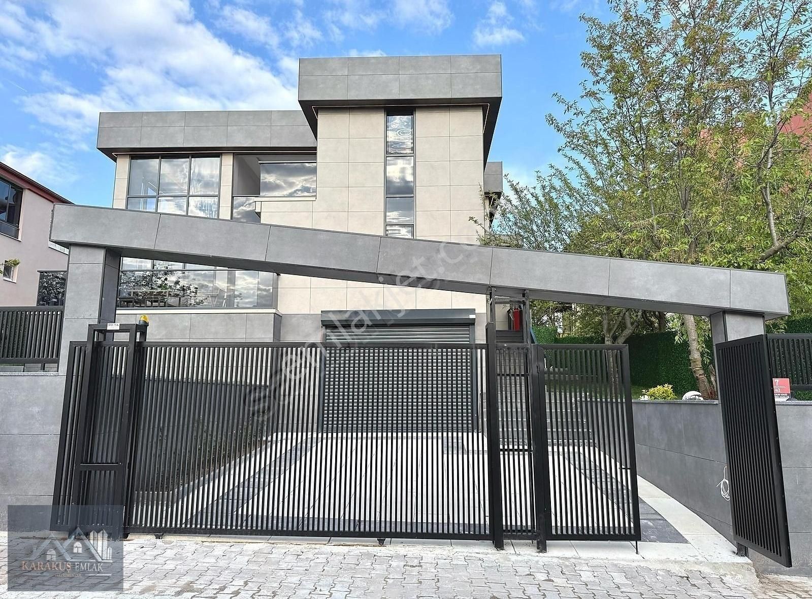 Karakuş'tan █ Site'de K.garajlı Havuzlu, Hamamlı 4+1 Lüks Villa