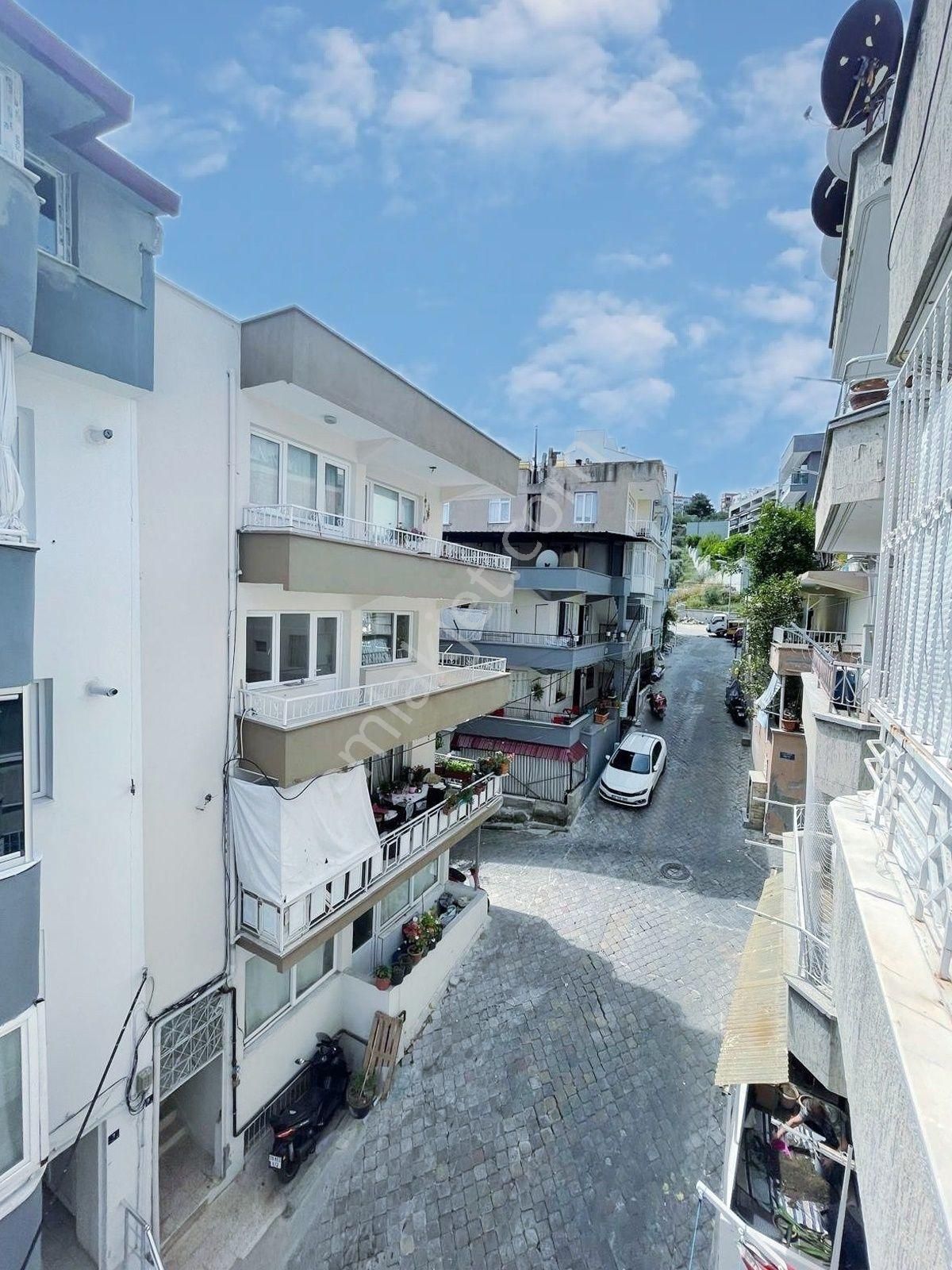 İkiçeşmelik Mah.-satılık Doğalgazlı 2+1 Büyük Daire-kuşadası