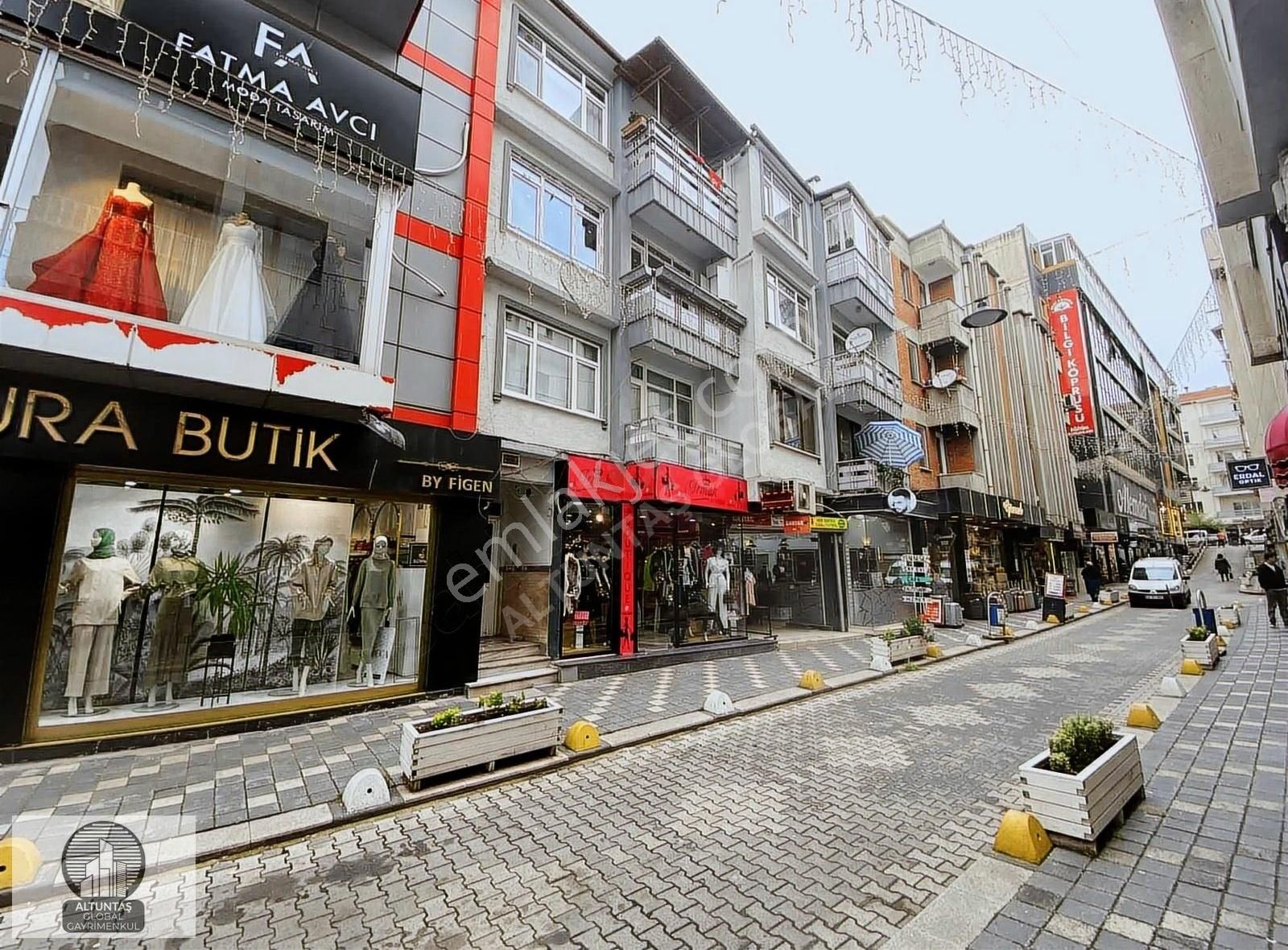İzmit Sanat Sokagında Masrafsız 3+1 Kiralık Daire