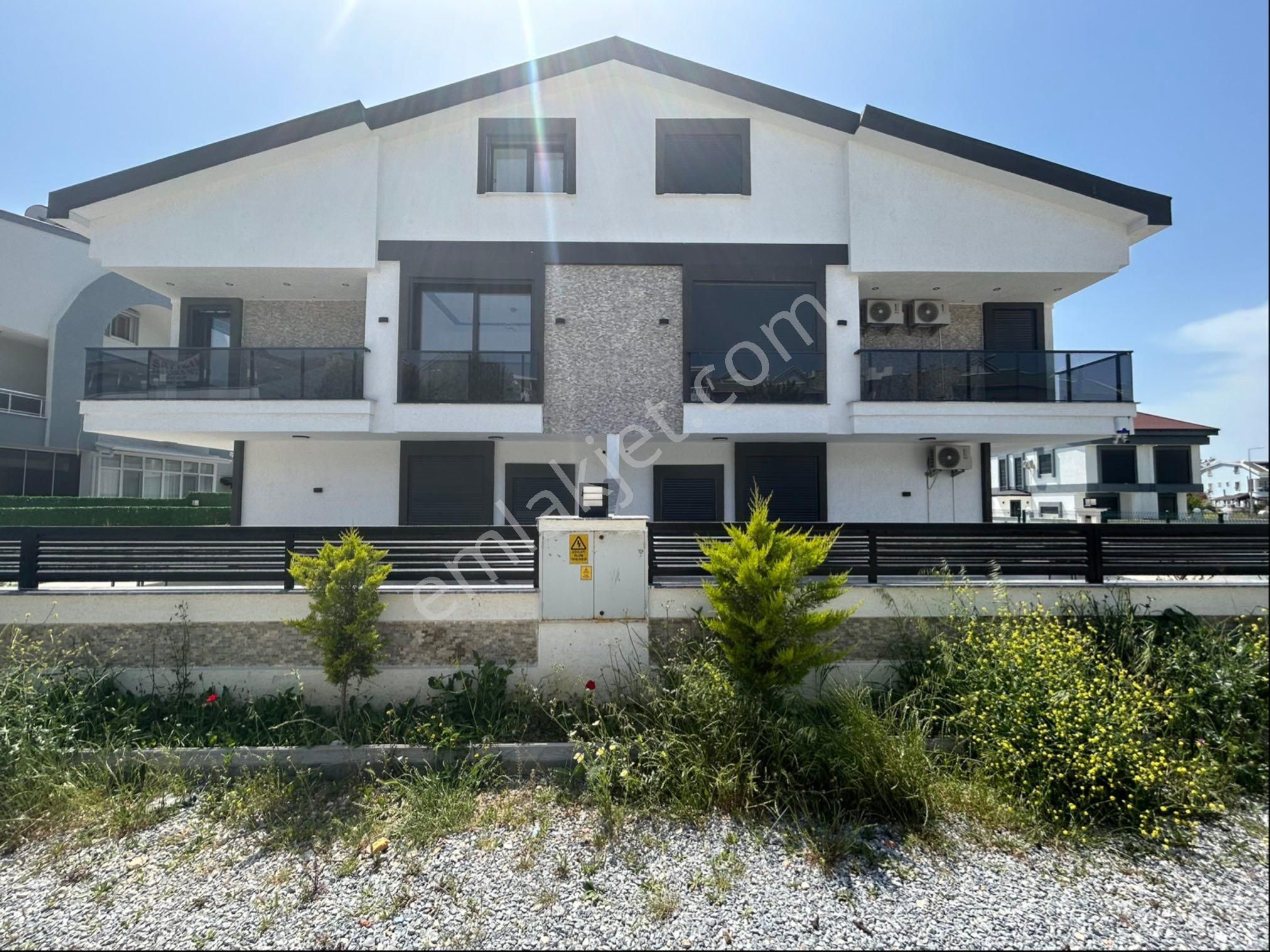 Didim Efelerde 4+1 Havuzlu Geniş Villa