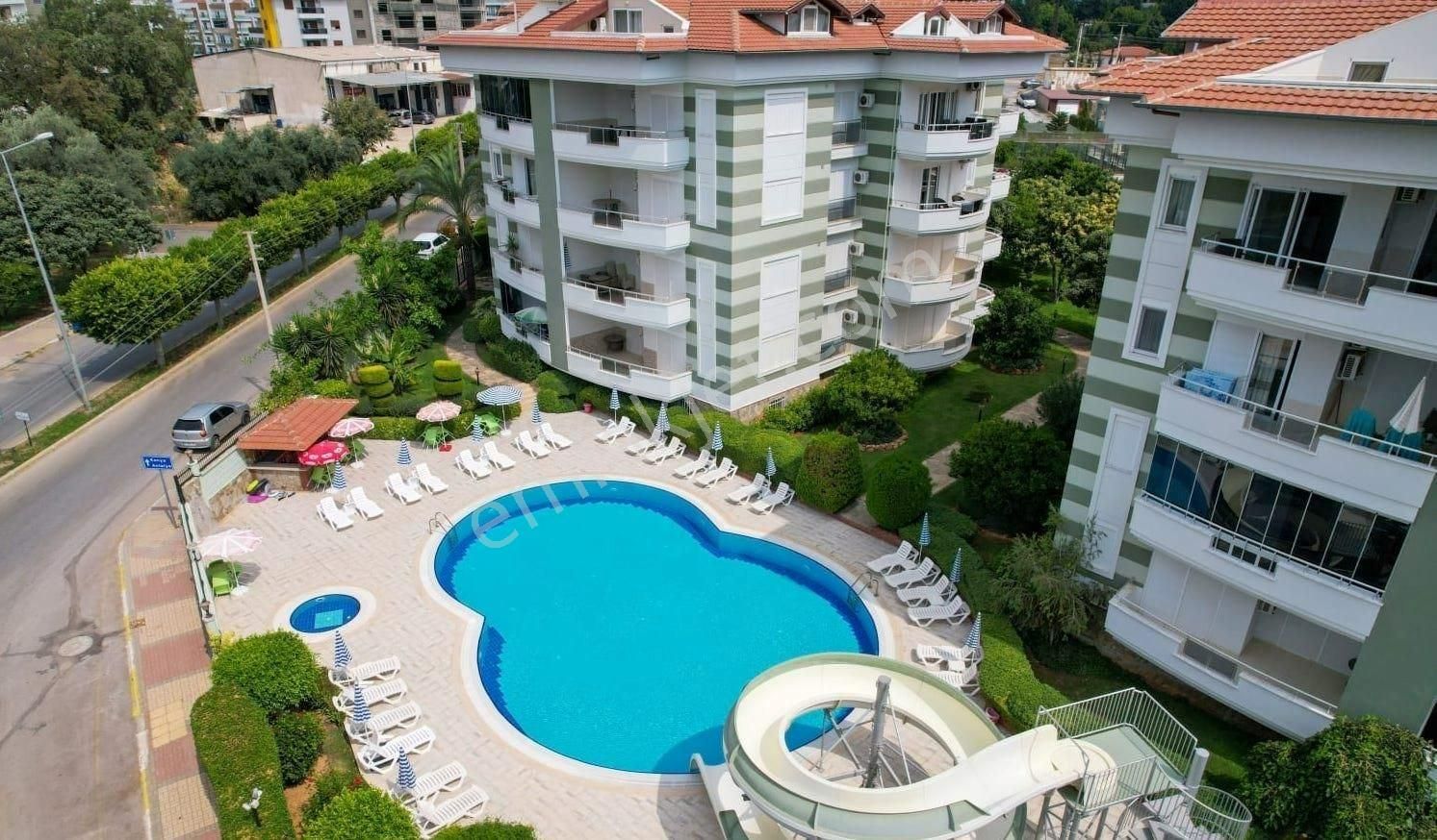 Alanya Oba’da Satılık 2+1 Havuz Manzaralı Süper Lüks Daire!