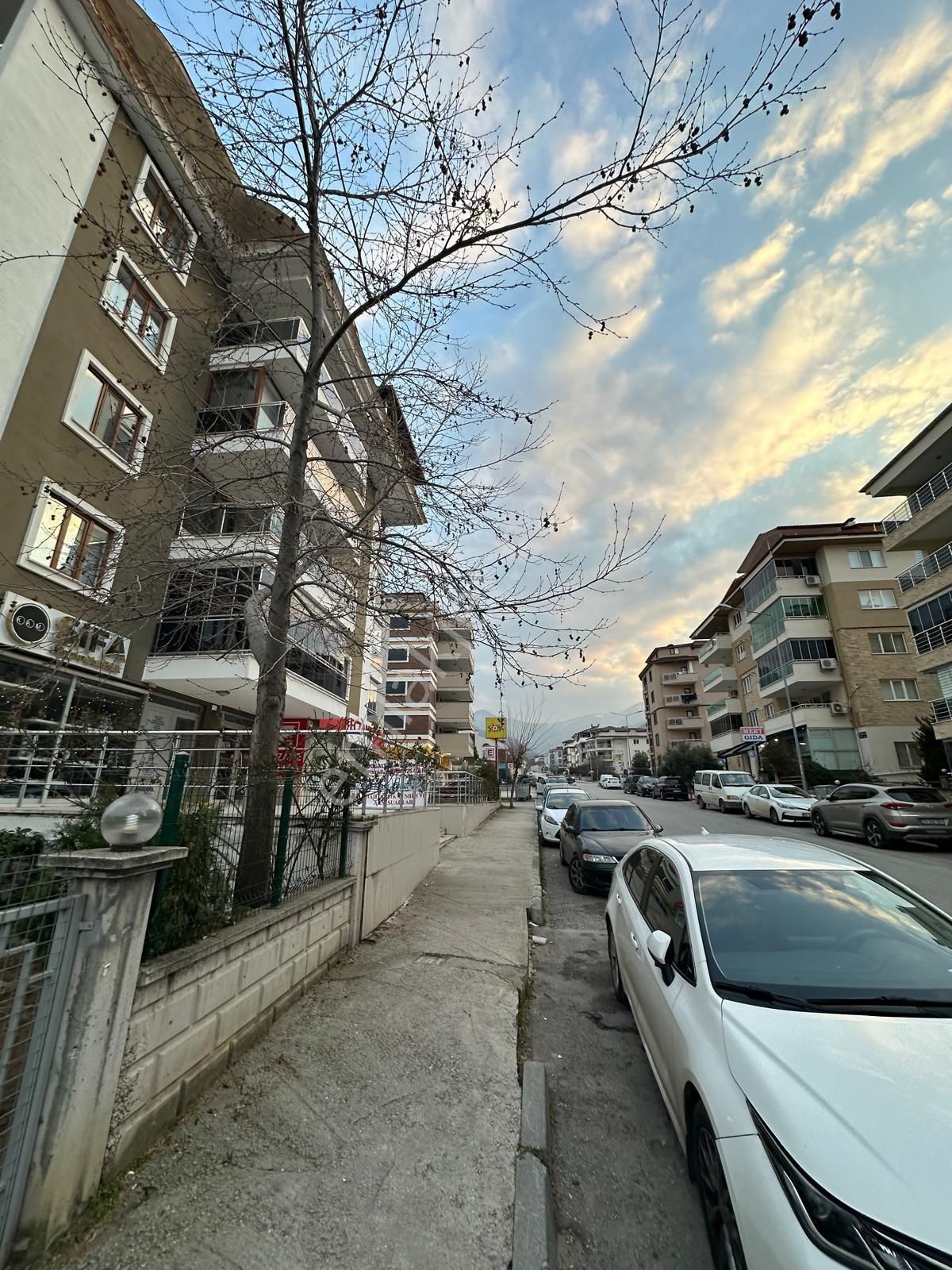 Yeşilköy Gerzele Mahallesi'nde 3 +1 Satılık Daire